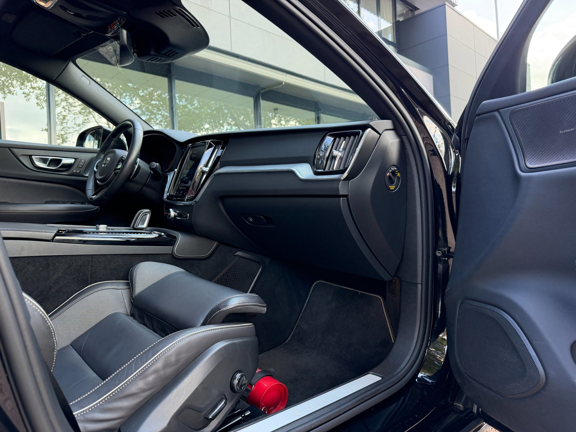 Volvo S60 2.0 T8 AWD Twin Engine R-Design (2020), foto 7