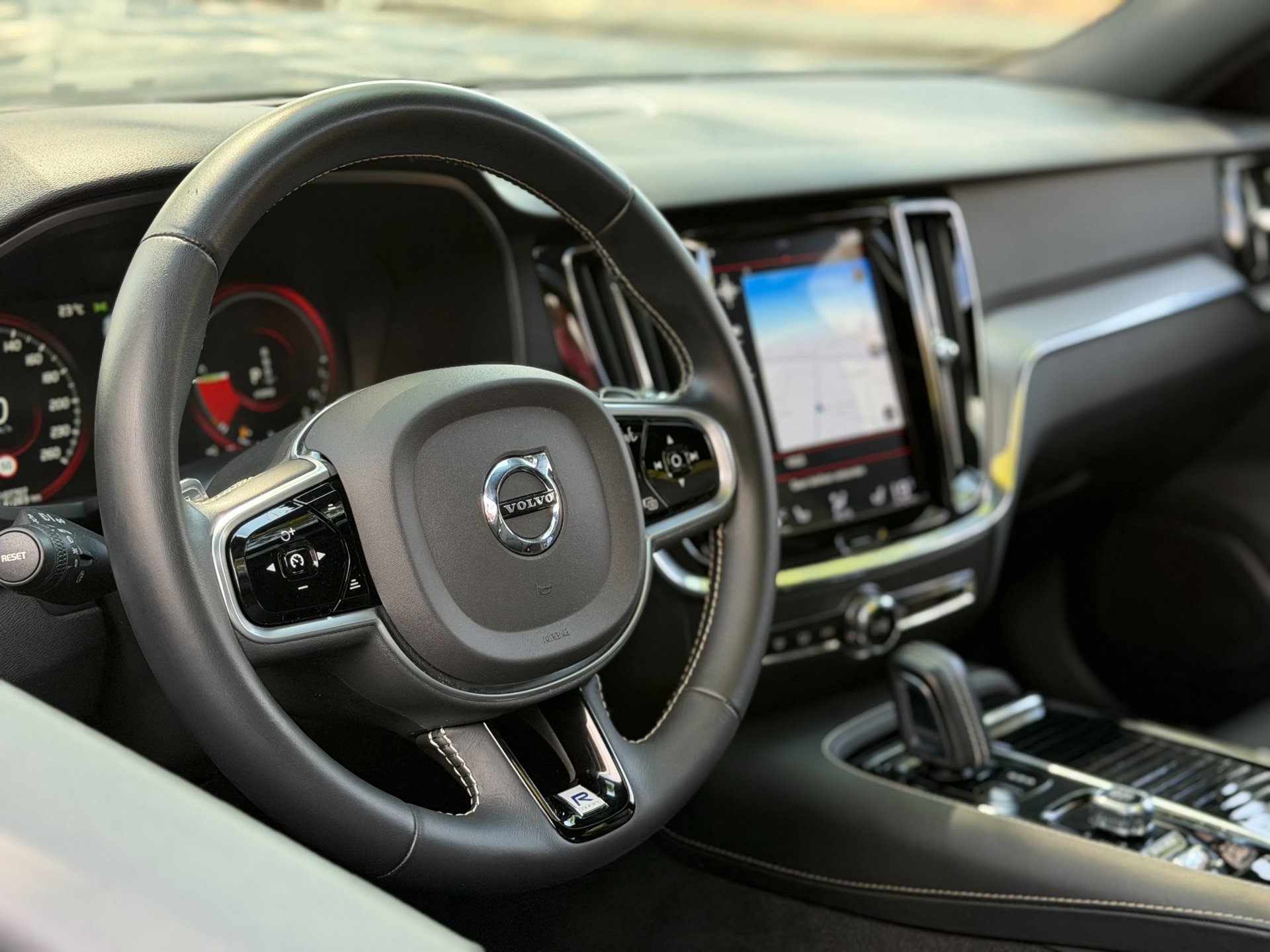 Volvo S60 2.0 T8 AWD Twin Engine R-Design (2020), foto 9