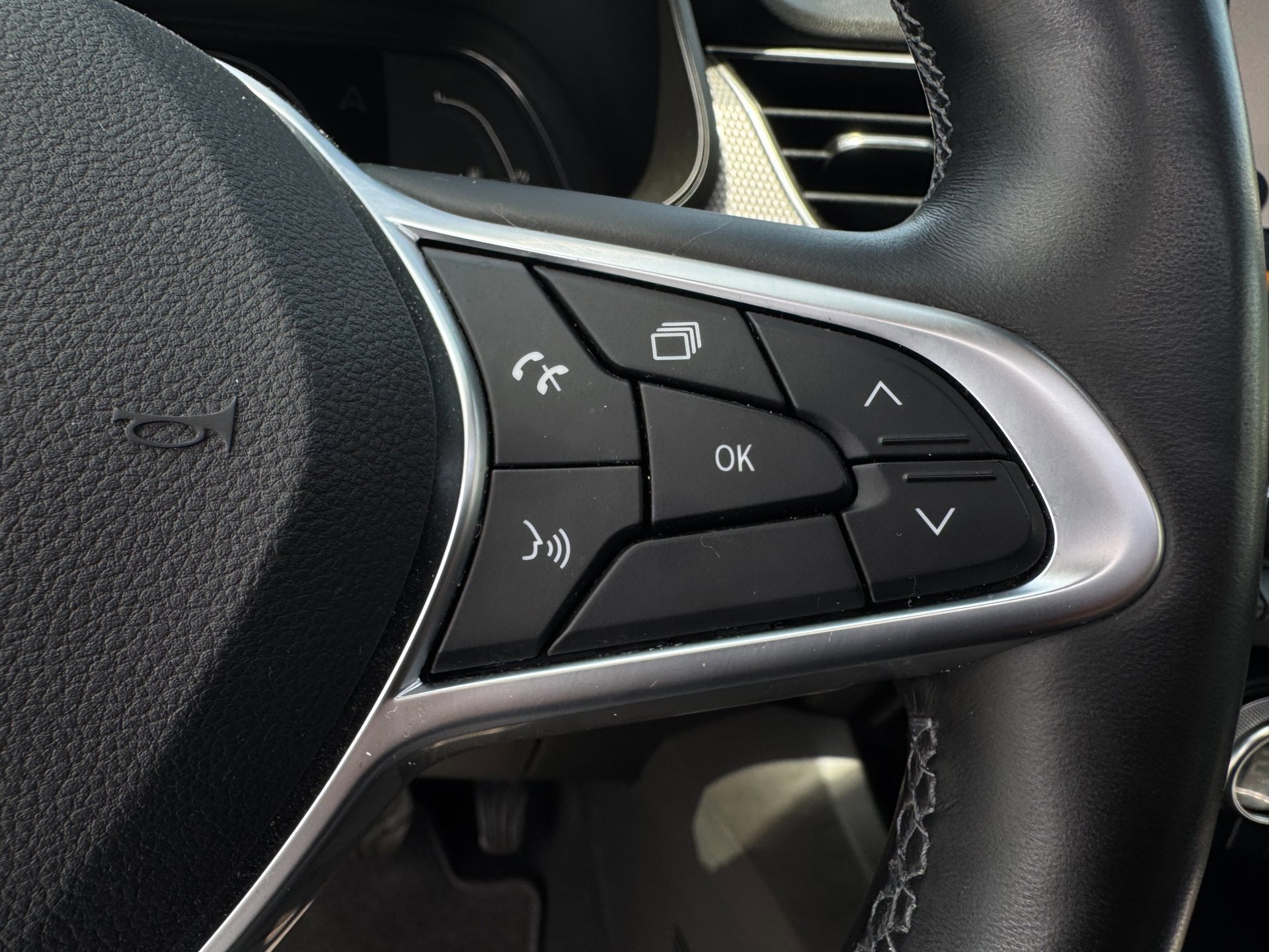 Renault Arkana 1.6 E-Tech Hybrid 145 Intens (2022), foto 17