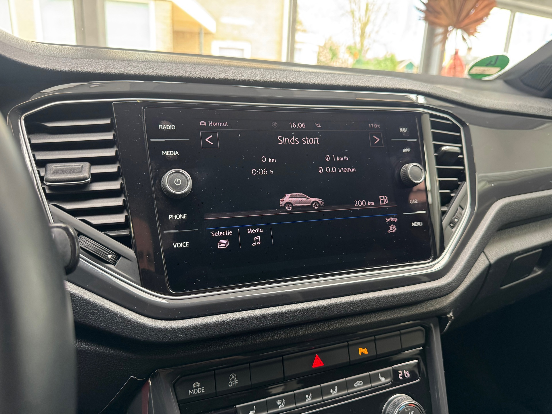 Volkswagen T-Roc 1.5 TSI Sport (2018), foto 15