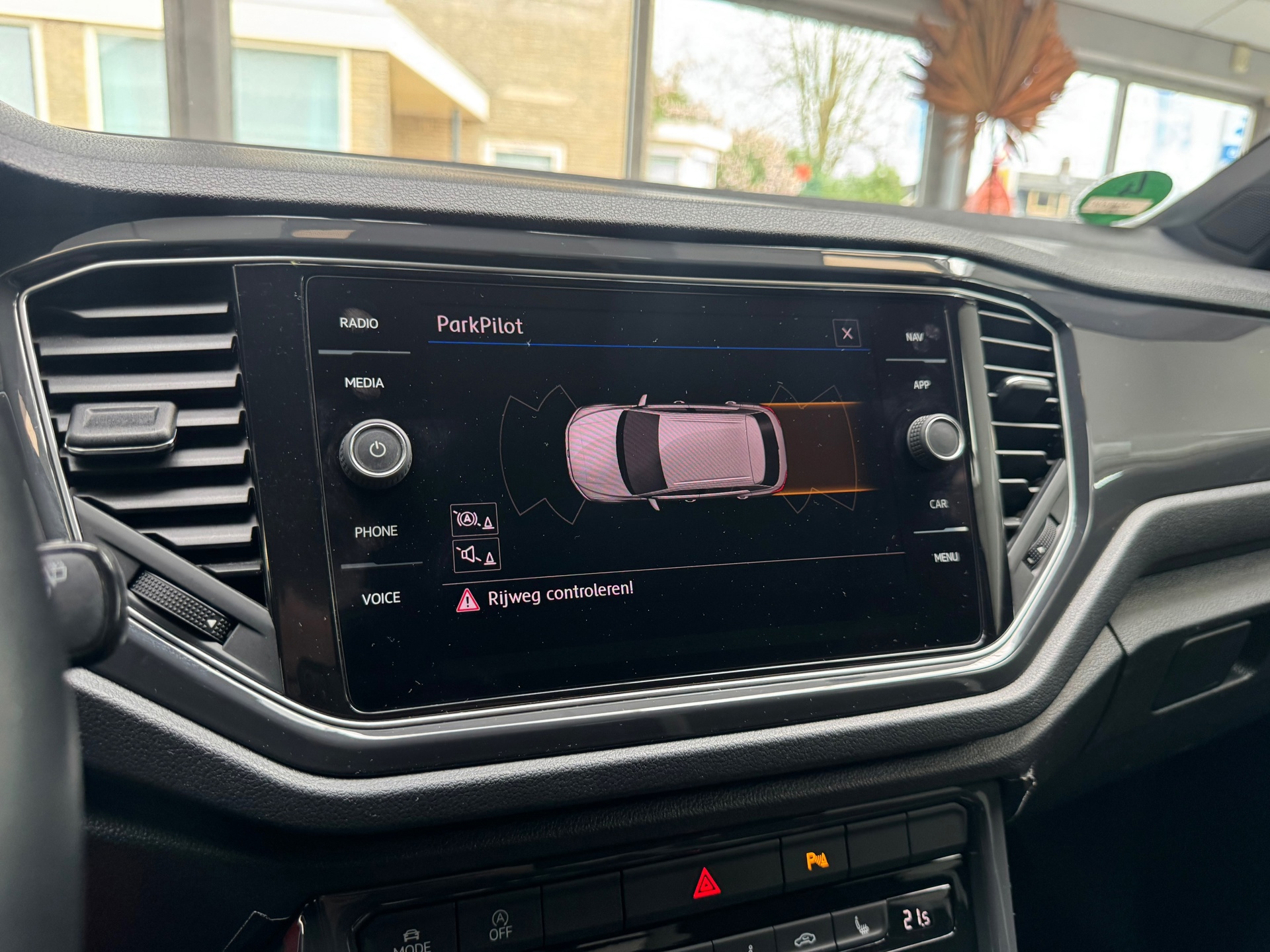 Volkswagen T-Roc 1.5 TSI Sport (2018), foto 16