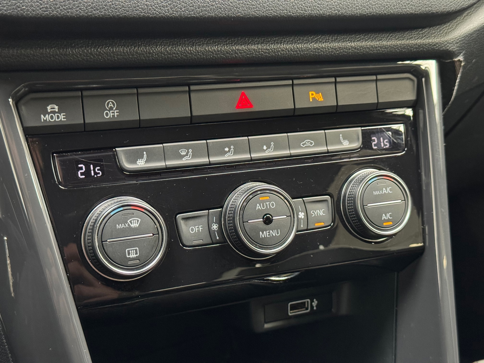 Volkswagen T-Roc 1.5 TSI Sport (2018), foto 17