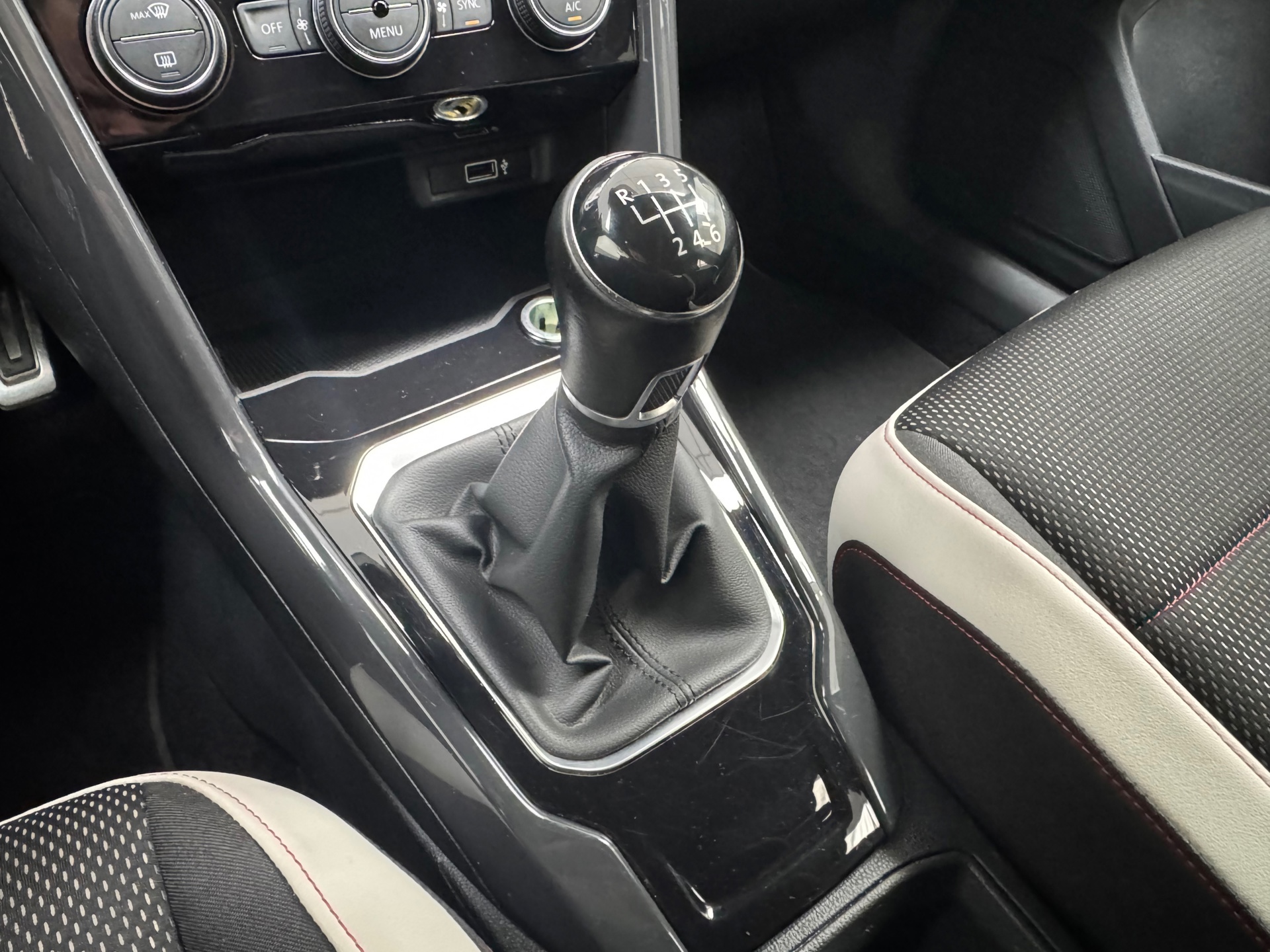 Volkswagen T-Roc 1.5 TSI Sport (2018), foto 19