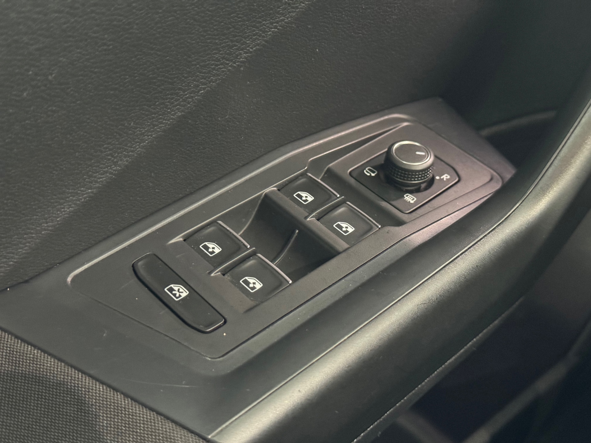 Volkswagen T-Roc 1.5 TSI Sport (2018), foto 22