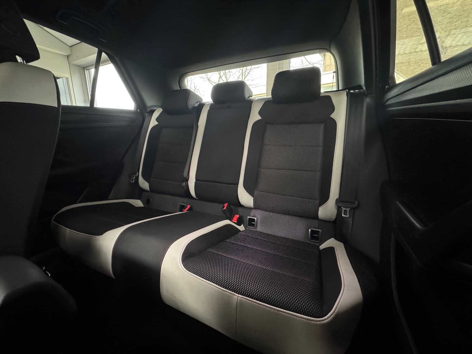 Volkswagen T-Roc 1.5 TSI Sport (2018), foto 31