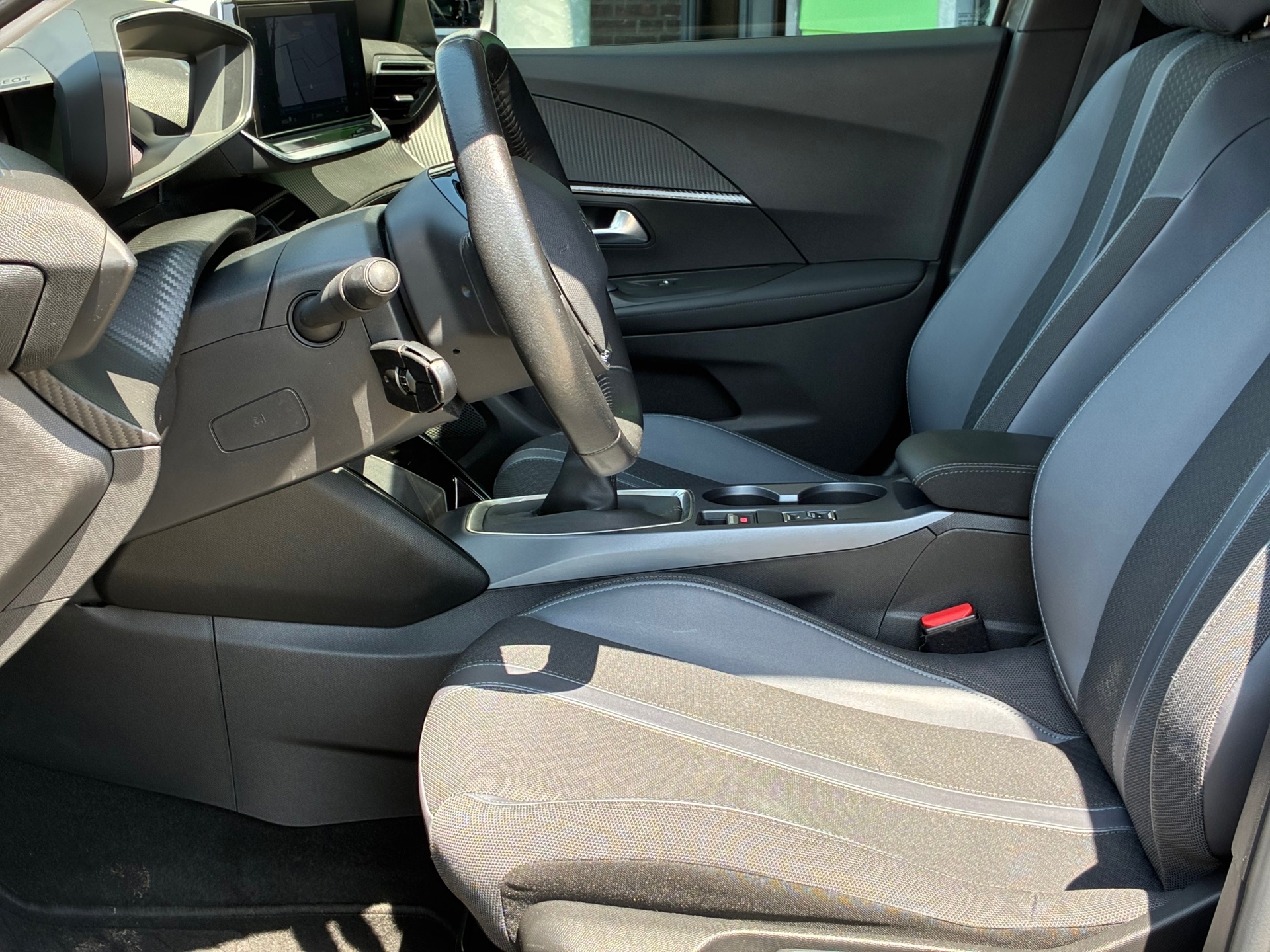 Peugeot 2008 1.2 PureTech Blue Lease Allure (2020), foto 13