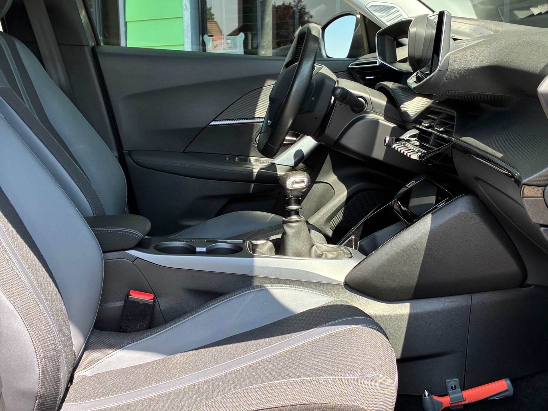 Peugeot 2008 1.2 PureTech Blue Lease Allure (2020), foto 14