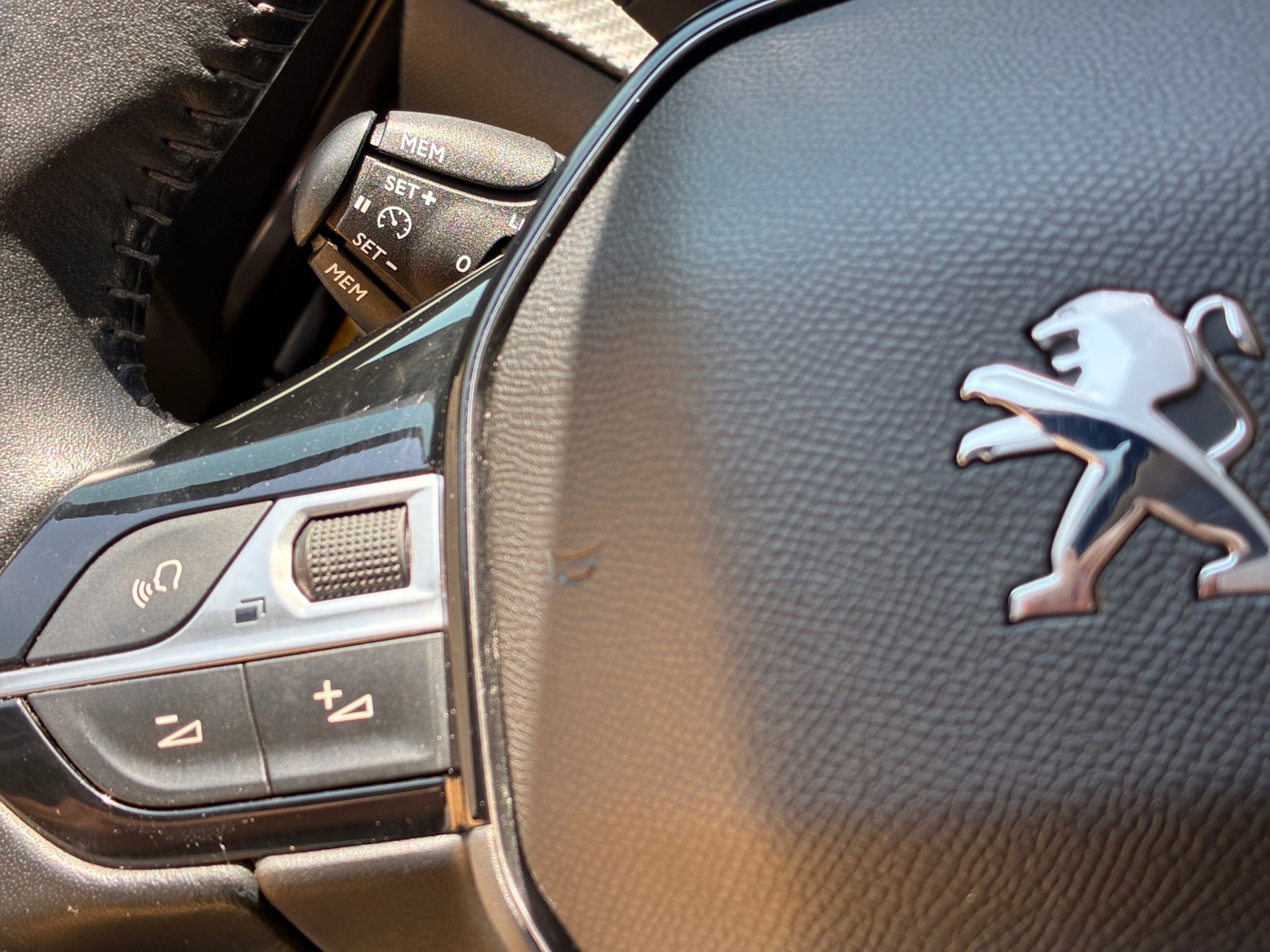 Peugeot 2008 1.2 PureTech Blue Lease Allure (2020), foto 19