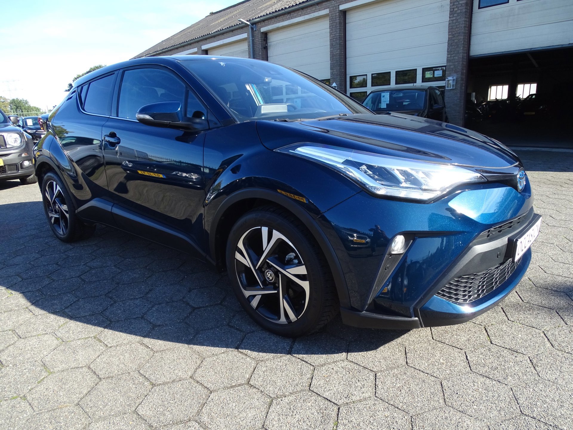 Toyota C-HR 1.8 Hybrid Dynamic (2023), foto 2