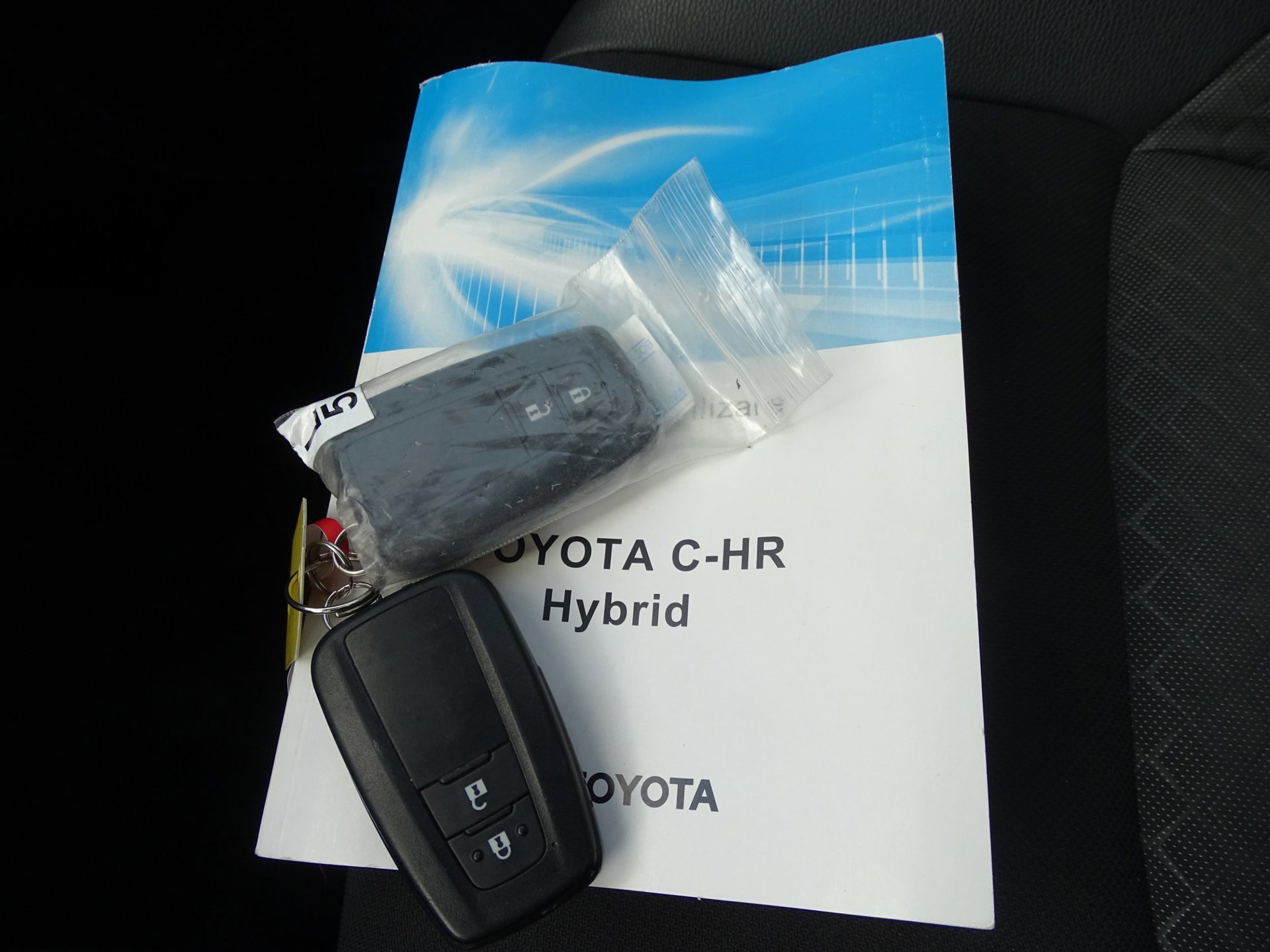 Toyota C-HR 1.8 Hybrid Dynamic (2023), foto 21