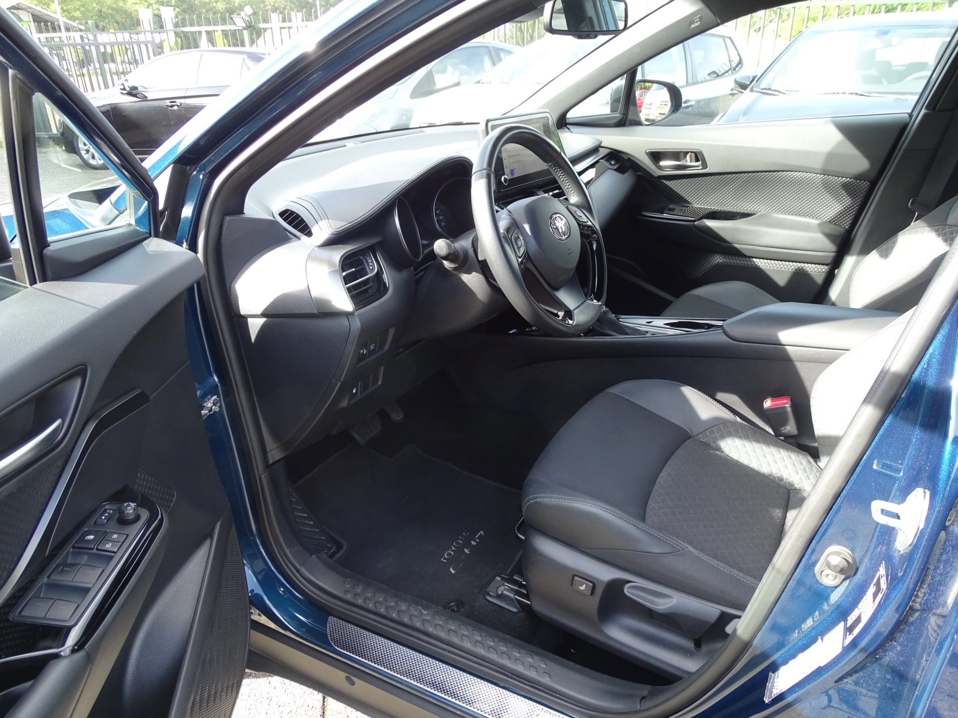 Toyota C-HR 1.8 Hybrid Dynamic (2023), foto 7