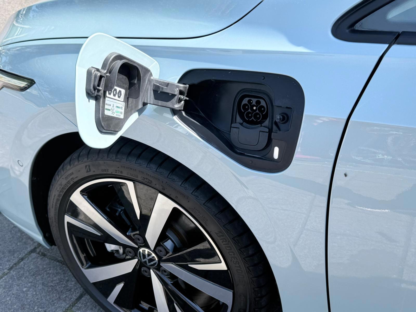 Volkswagen Golf 1.5 eHybrid Life Edition (2025), foto 21