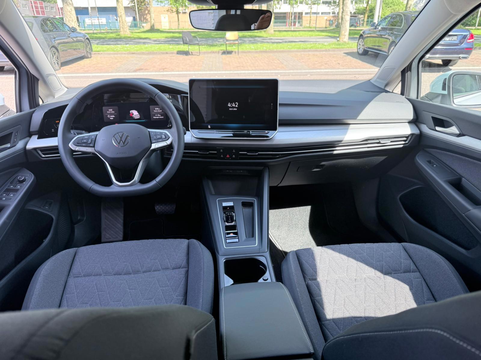 Volkswagen Golf 1.5 eHybrid Life Edition (2025), foto 10