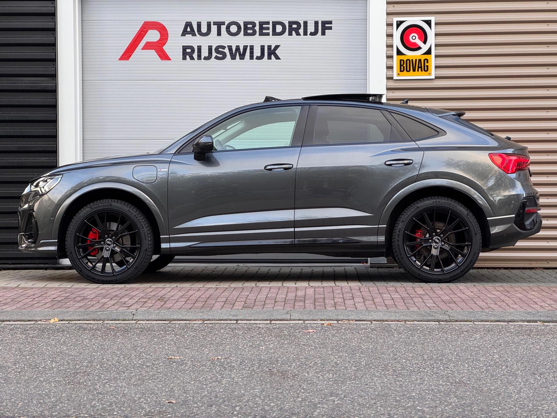 Audi Q3 Sportback 35 TFSI S-Line (2022), foto 2