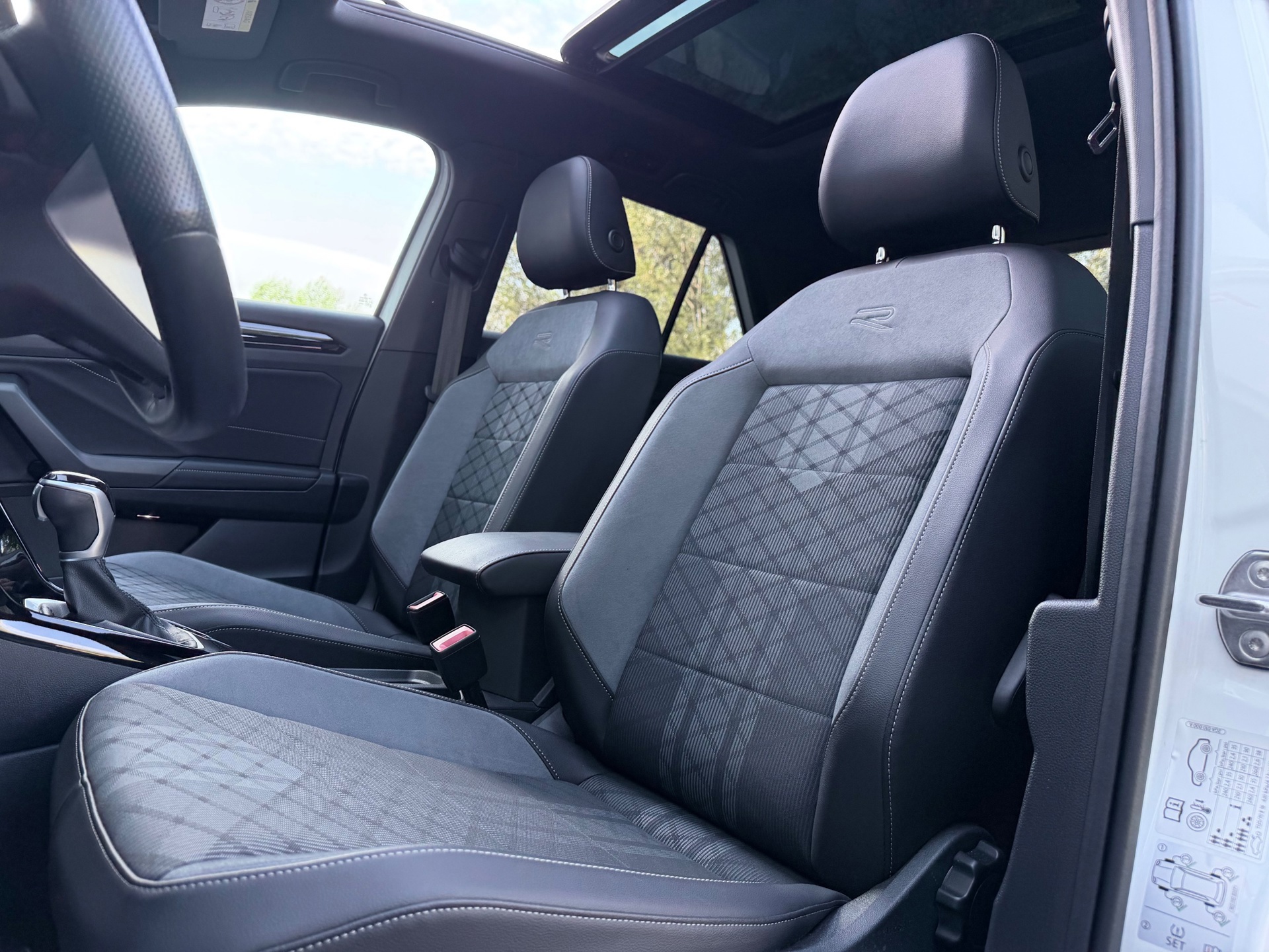 Volkswagen T-ROC 1.5 TSI 3xR-Line (2022), foto 11