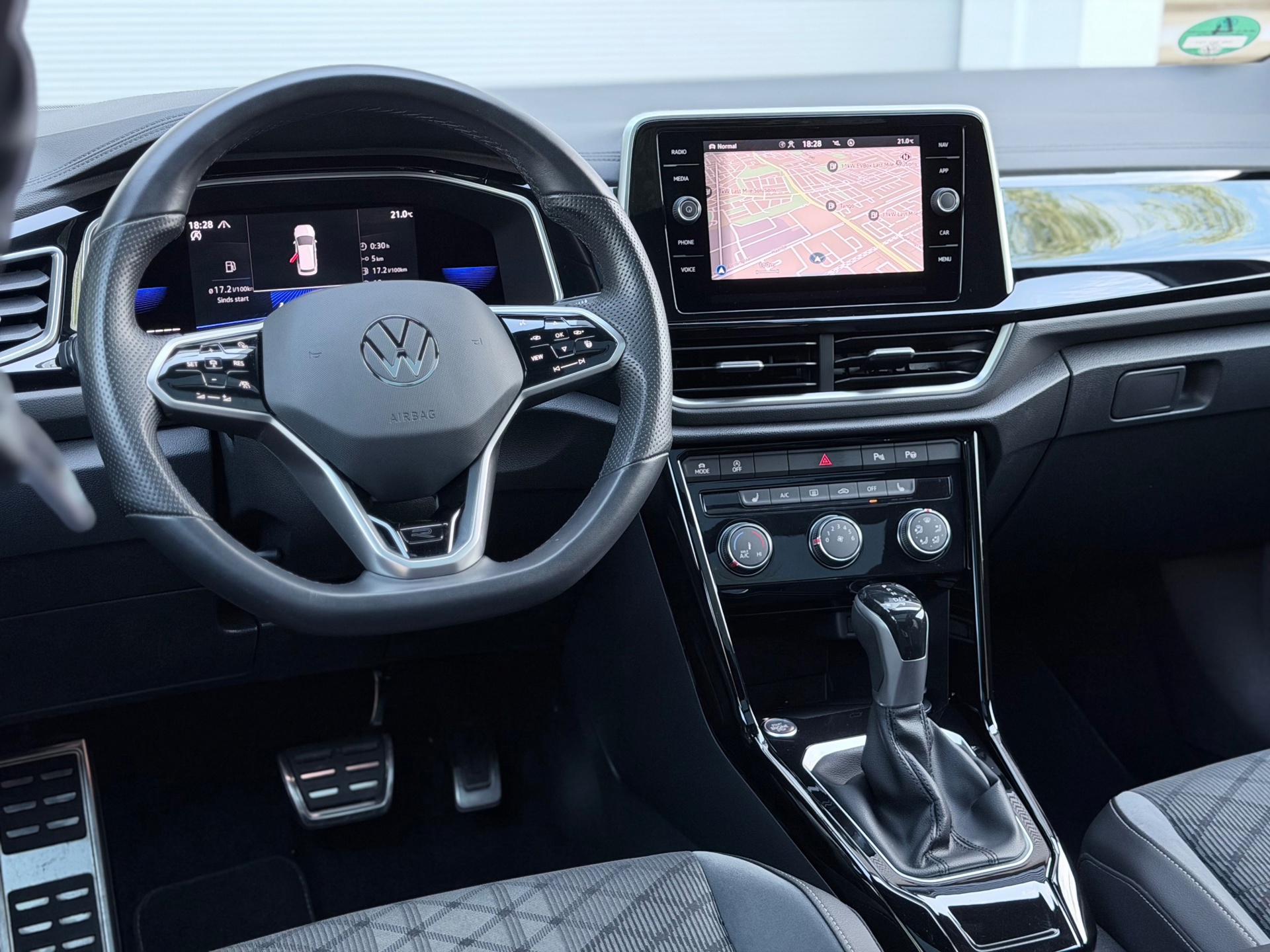 Volkswagen T-ROC 1.5 TSI 3xR-Line (2022), foto 12