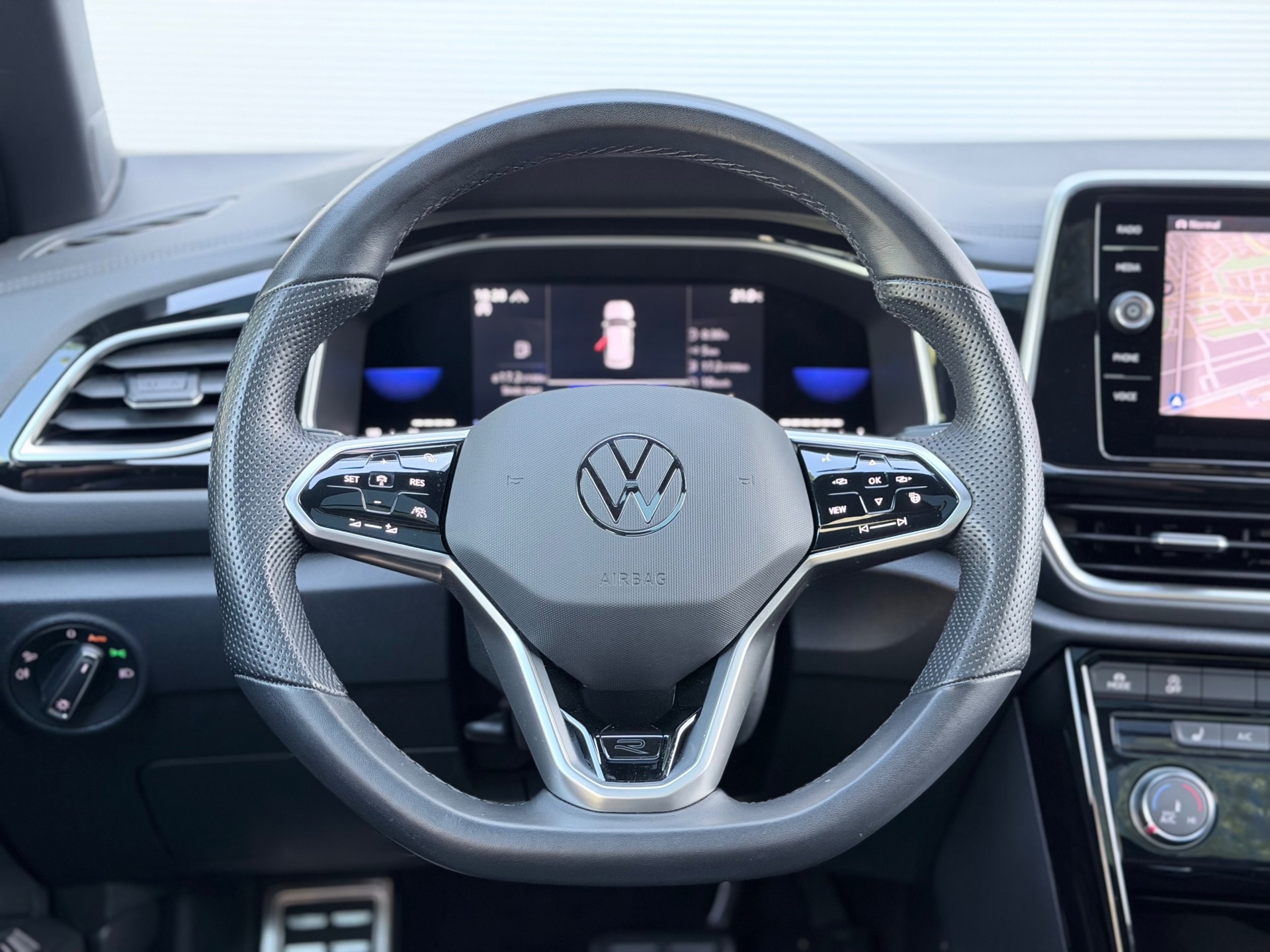 Volkswagen T-ROC 1.5 TSI 3xR-Line (2022), foto 13