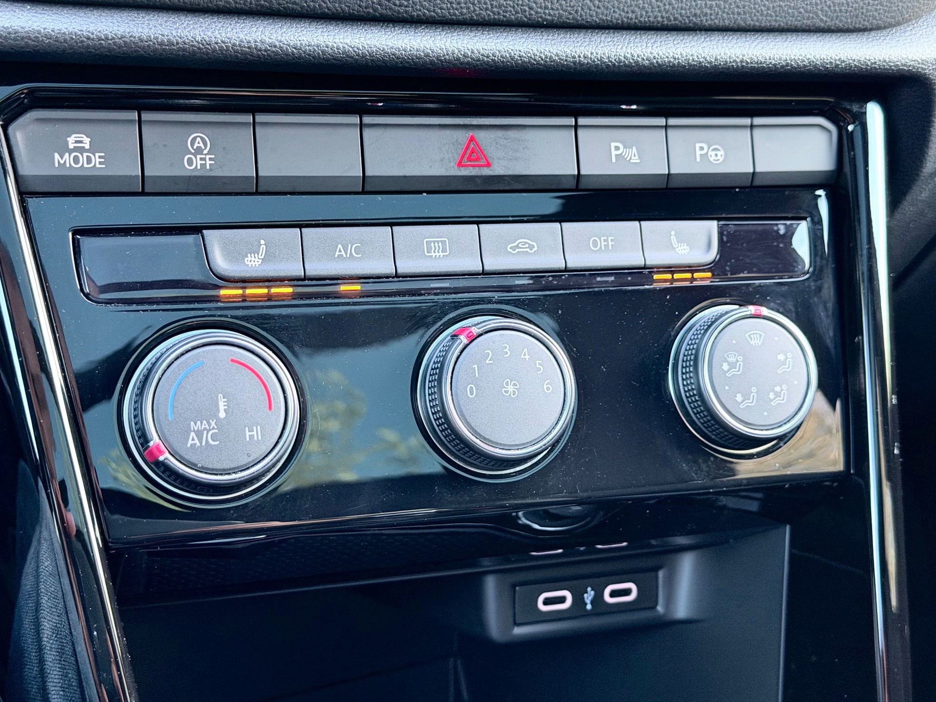 Volkswagen T-ROC 1.5 TSI 3xR-Line (2022), foto 19