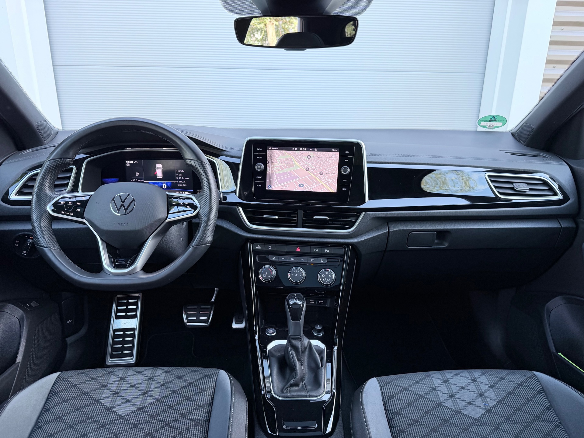 Volkswagen T-ROC 1.5 TSI 3xR-Line (2022), foto 10