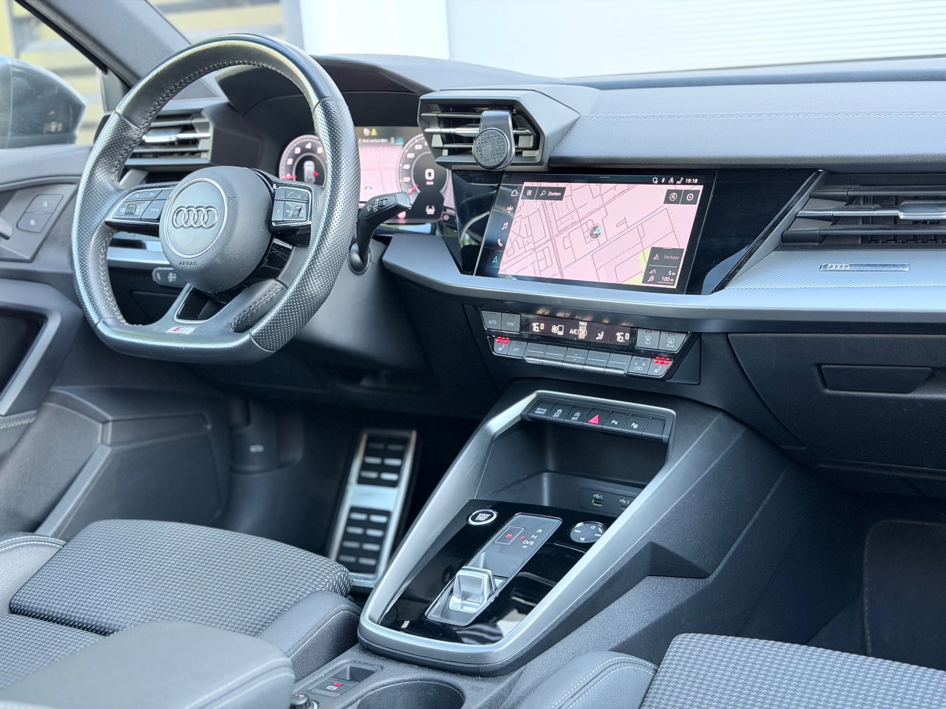 Audi A3 Sportback 35 TFSI S-Line (2020), foto 17