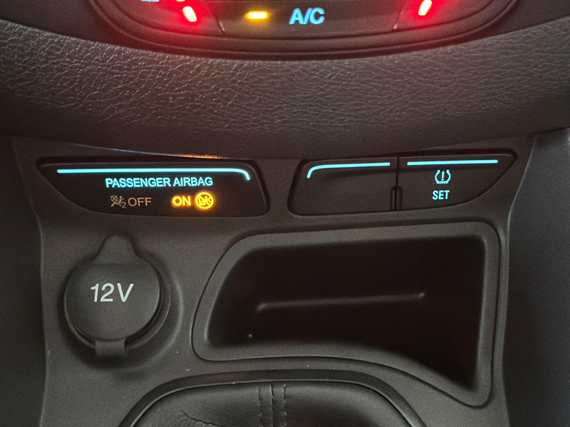 Ford Tourneo Courier 1.0 Titanium (2016), foto 21