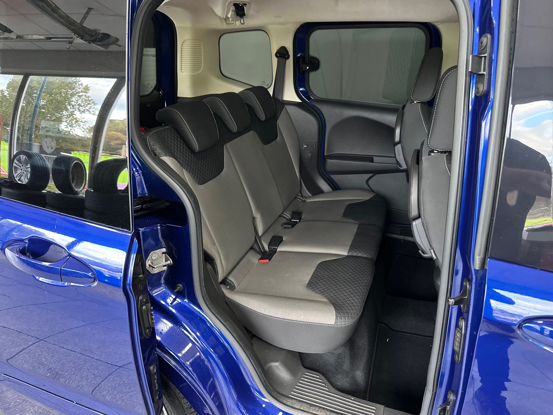 Ford Tourneo Courier 1.0 Titanium (2016), foto 24
