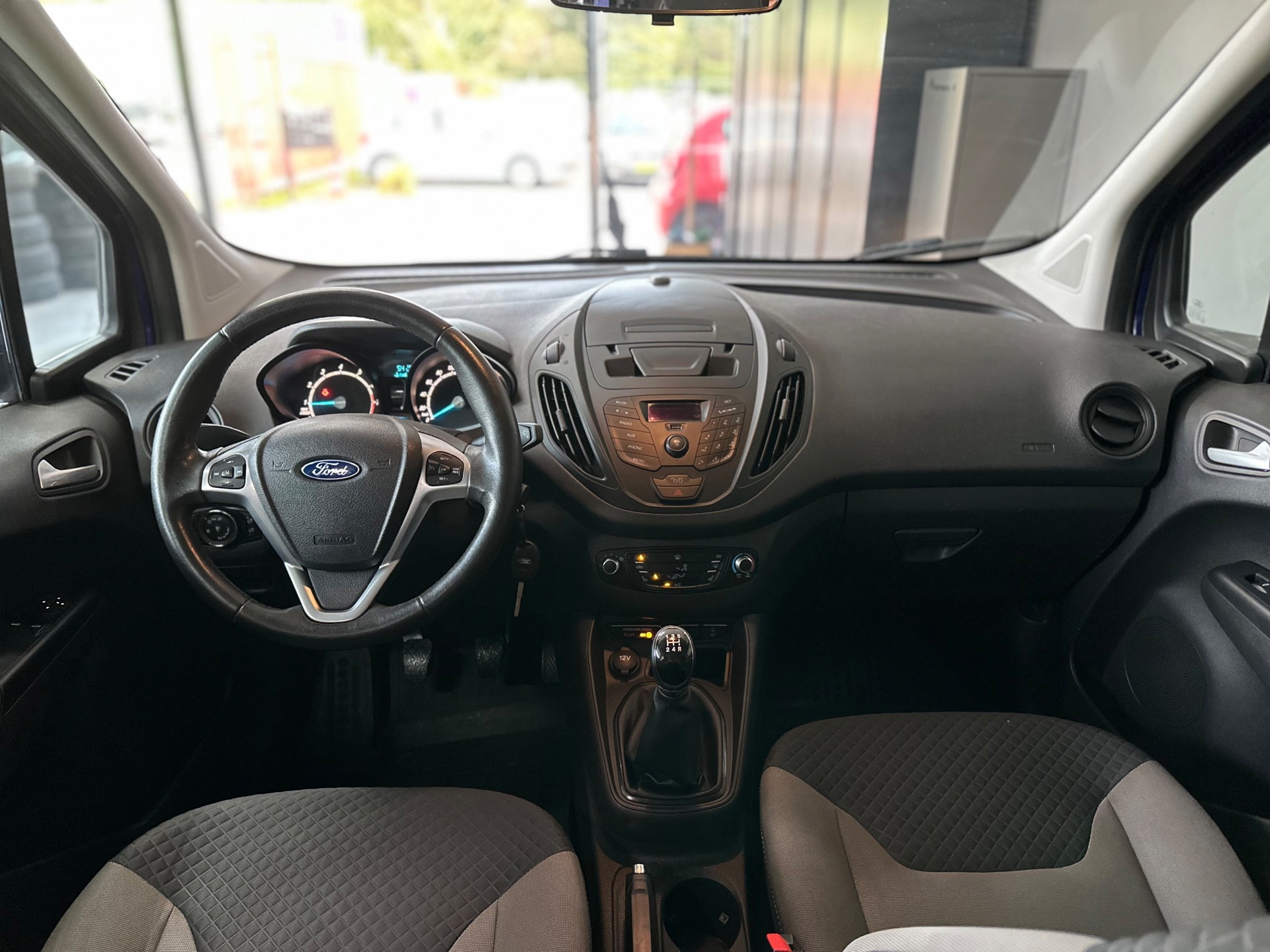 Ford Tourneo Courier 1.0 Titanium (2016), foto 8
