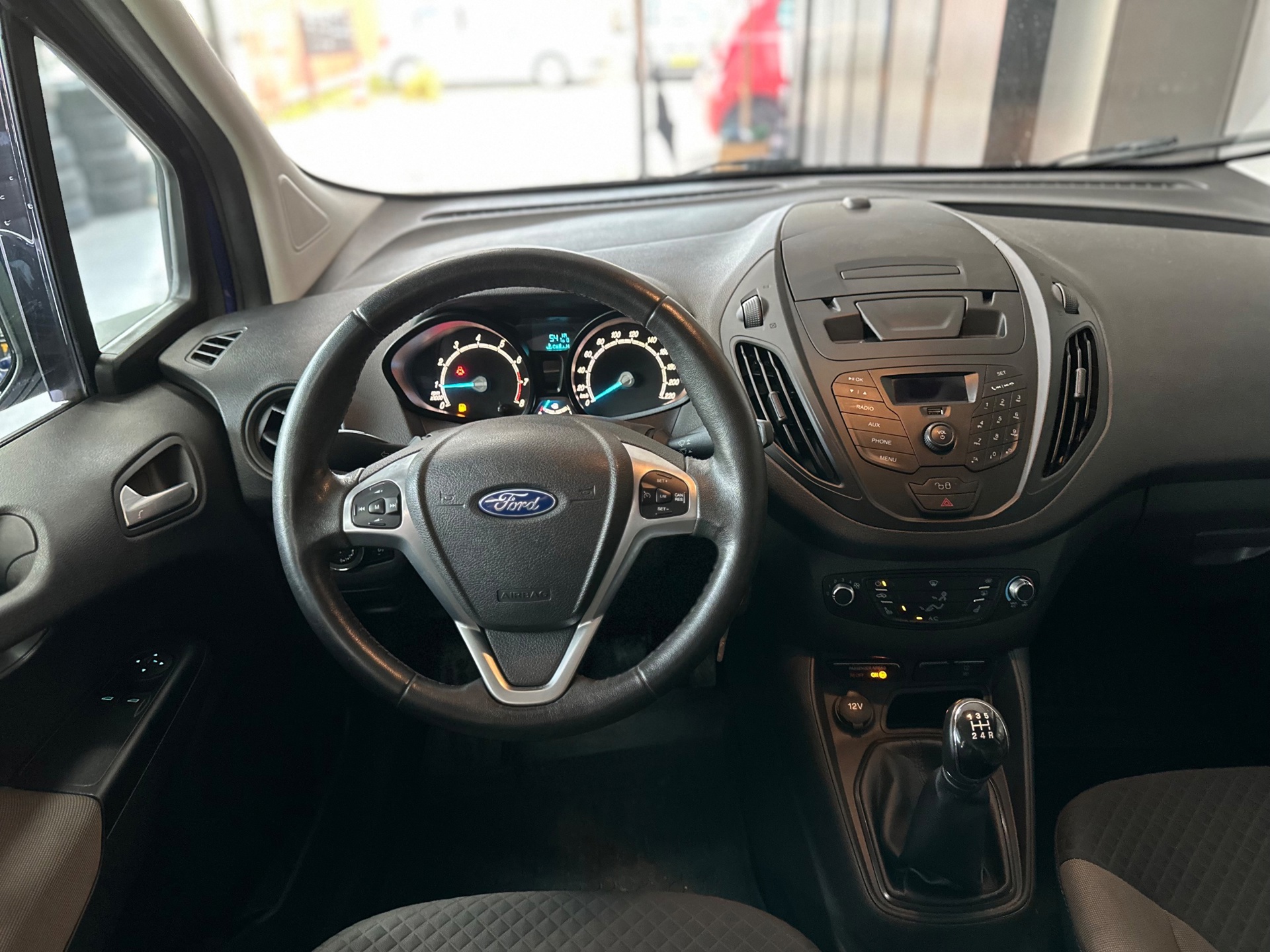 Ford Tourneo Courier 1.0 Titanium (2016), foto 9