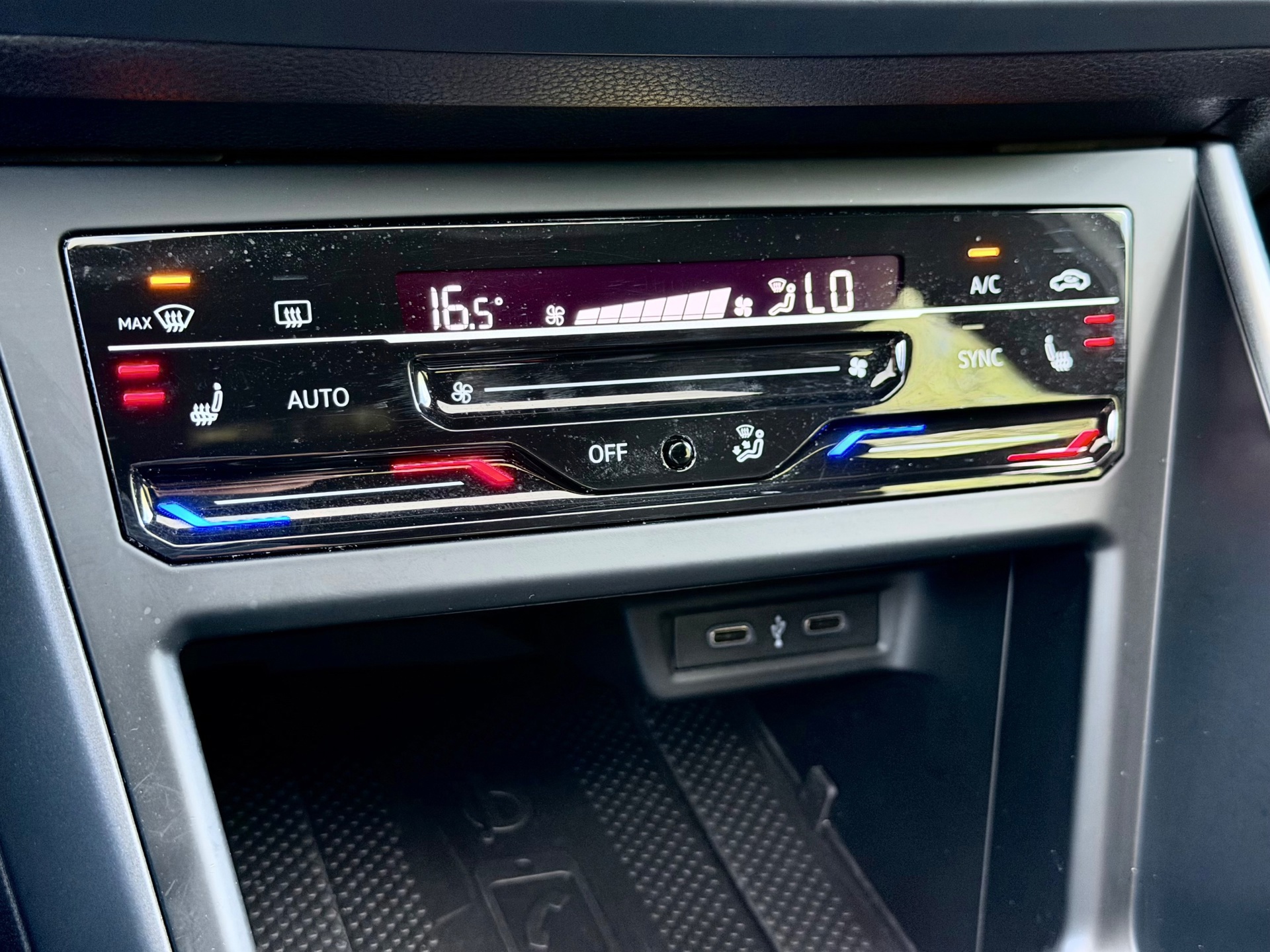 Volkswagen Taigo 1.5 TSI 3xR-Line (2022), foto 17