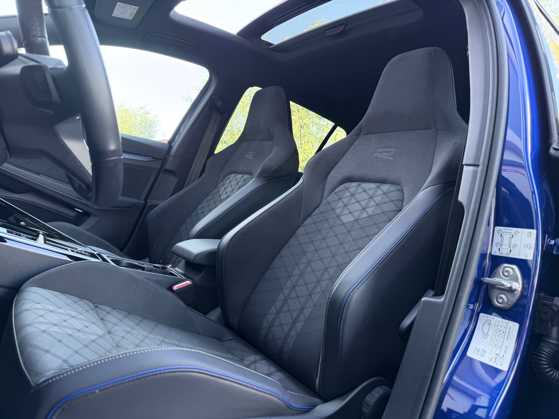 Volkswagen GOLF 1.5 eTSI R-Line Edition (2025), foto 13