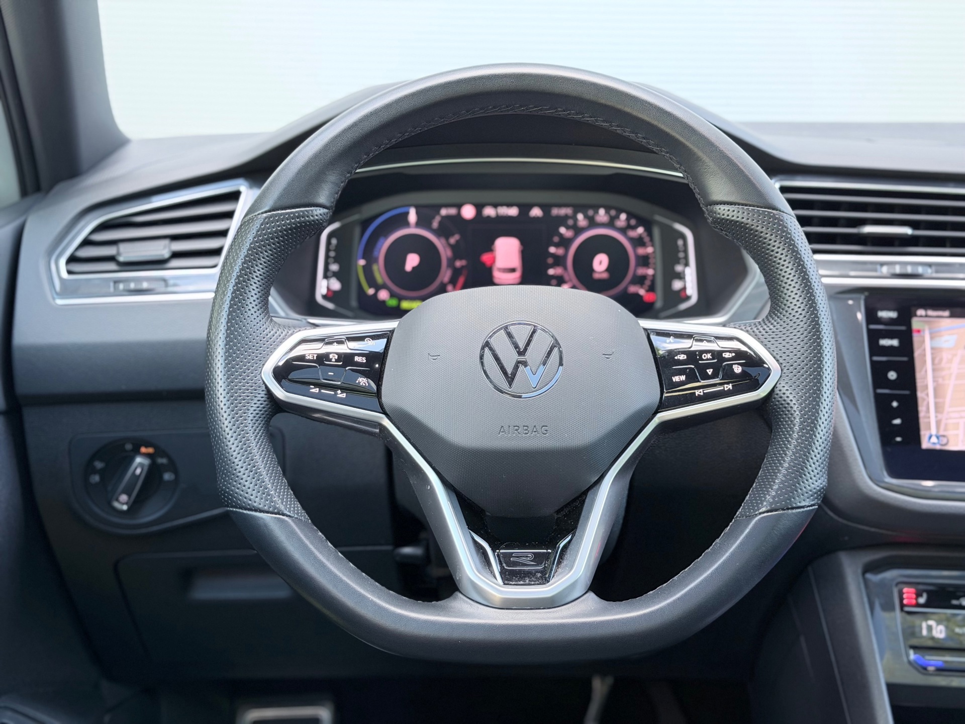 Volkswagen TIGUAN 1.4 TSI eHybrid R-Line (2023), foto 14