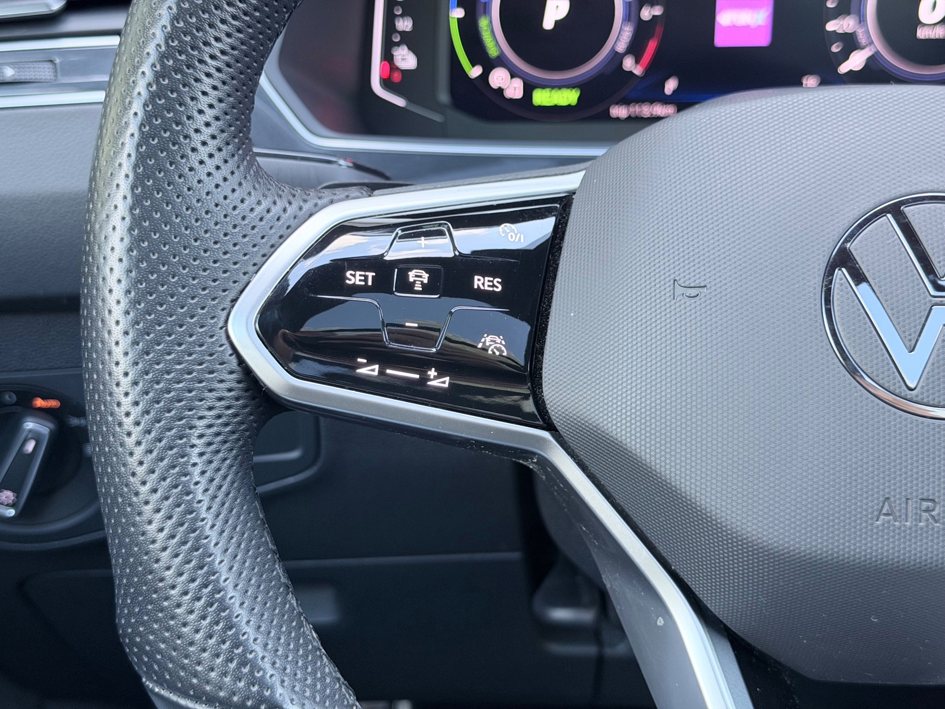 Volkswagen TIGUAN 1.4 TSI eHybrid R-Line (2023), foto 15
