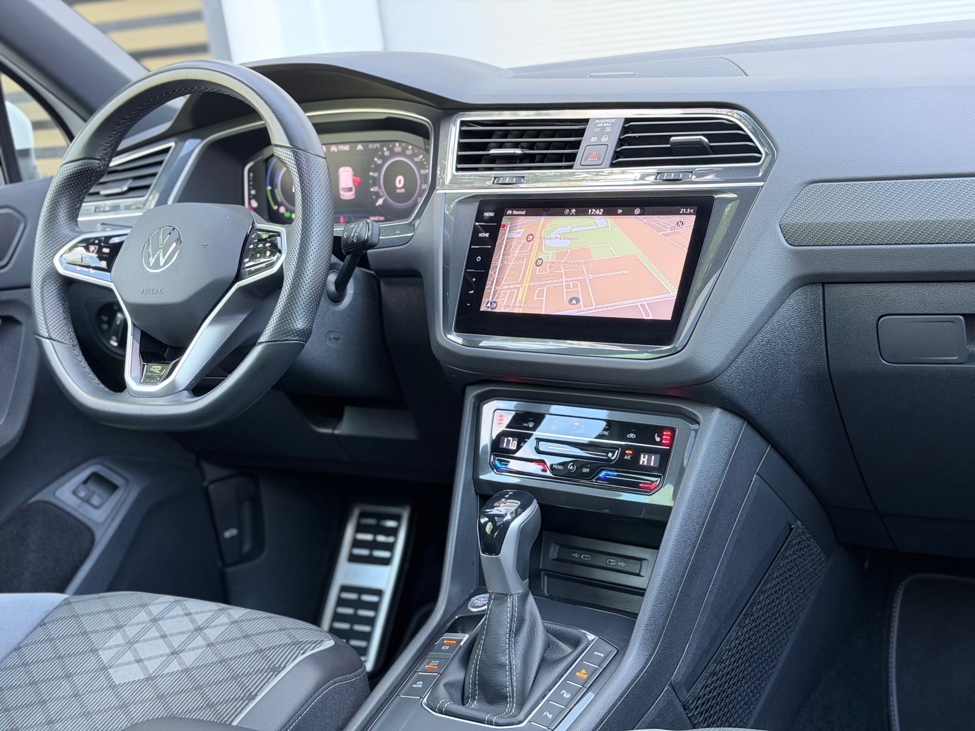 Volkswagen TIGUAN 1.4 TSI eHybrid R-Line (2023), foto 17