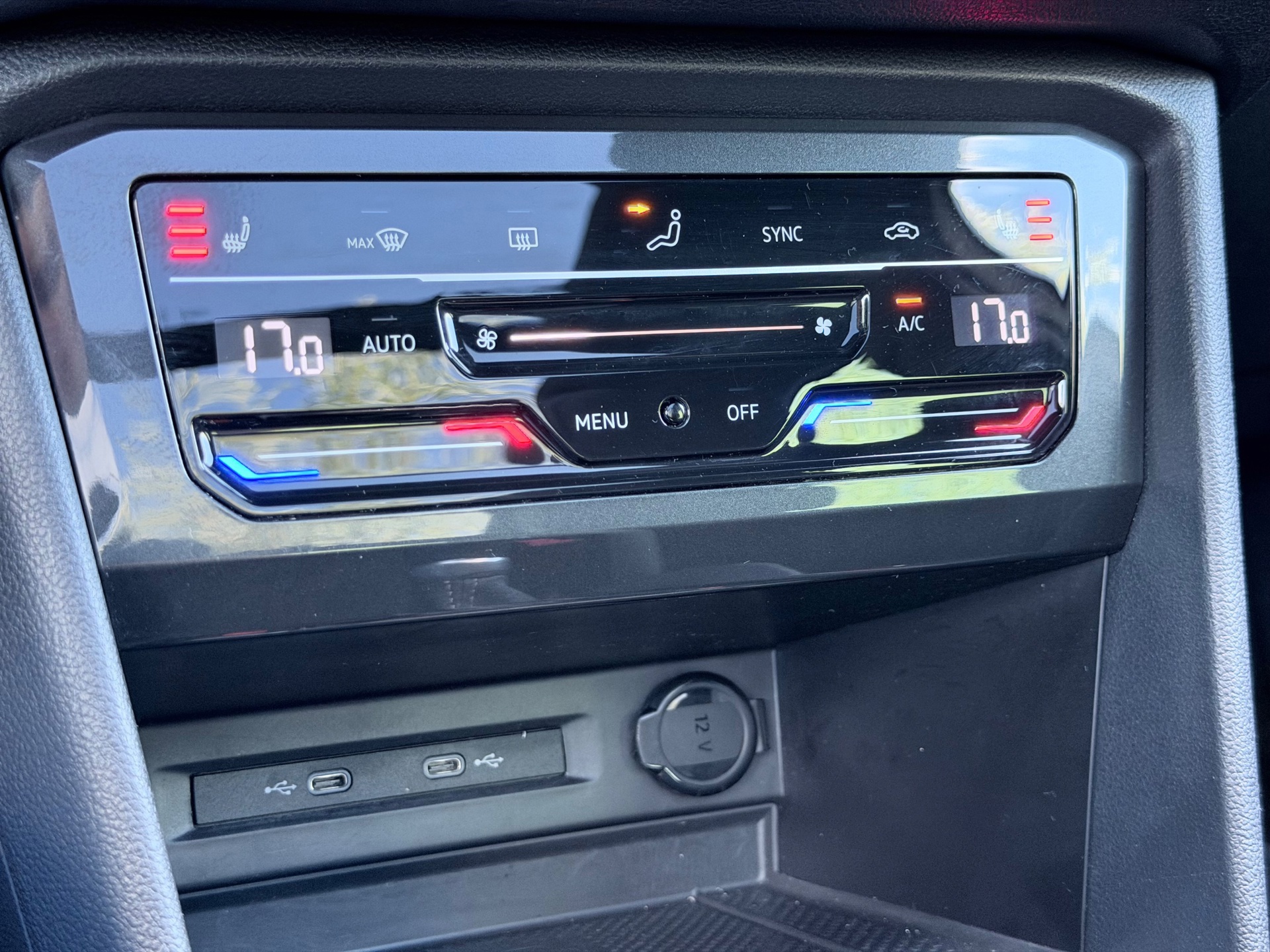 Volkswagen TIGUAN 1.4 TSI eHybrid R-Line (2023), foto 19