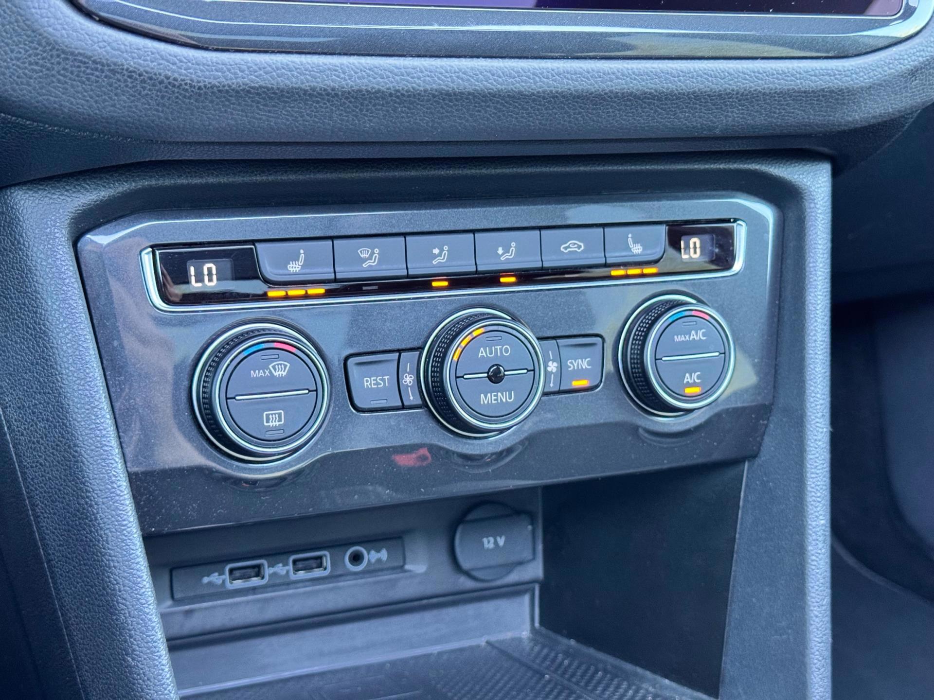 Volkswagen Tiguan 1.5 TSI ACT 3x R-Line Memory (2019), foto 23