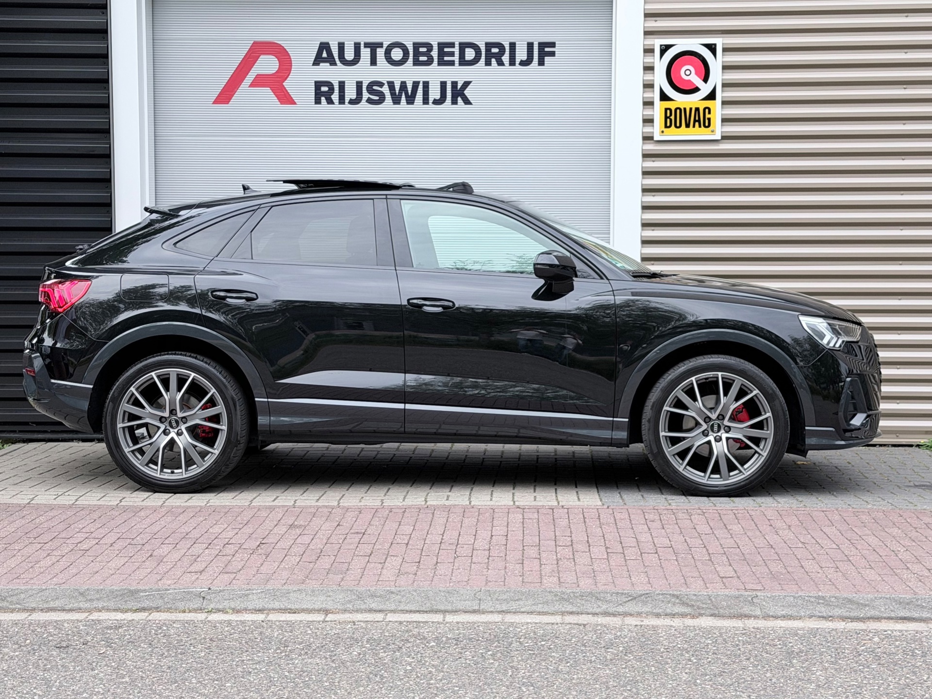 Audi Q3 SPORTBACK 35 TFSI S-Line (2021), foto 5
