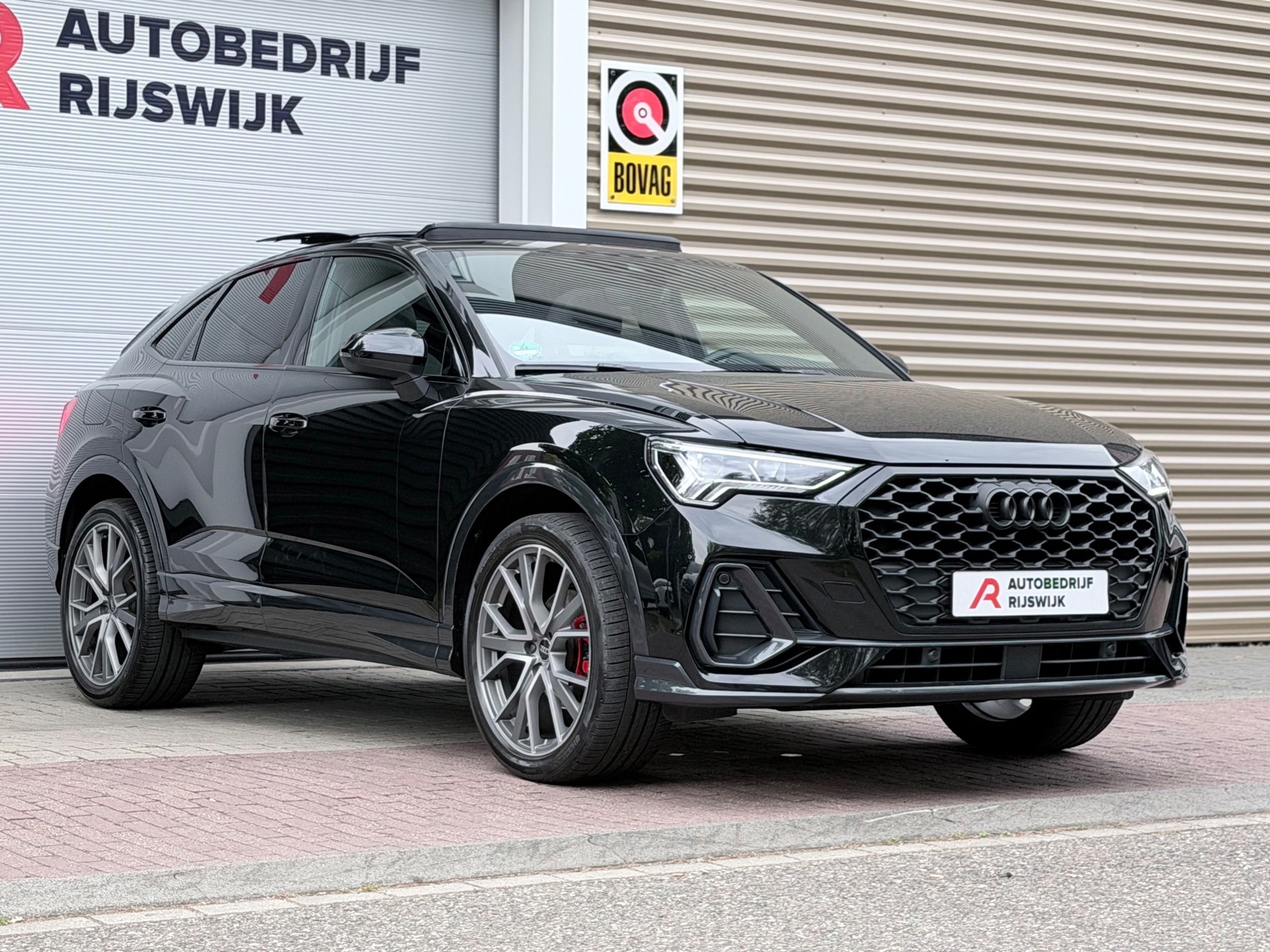 Audi Q3 SPORTBACK 35 TFSI S-Line (2021), foto 8