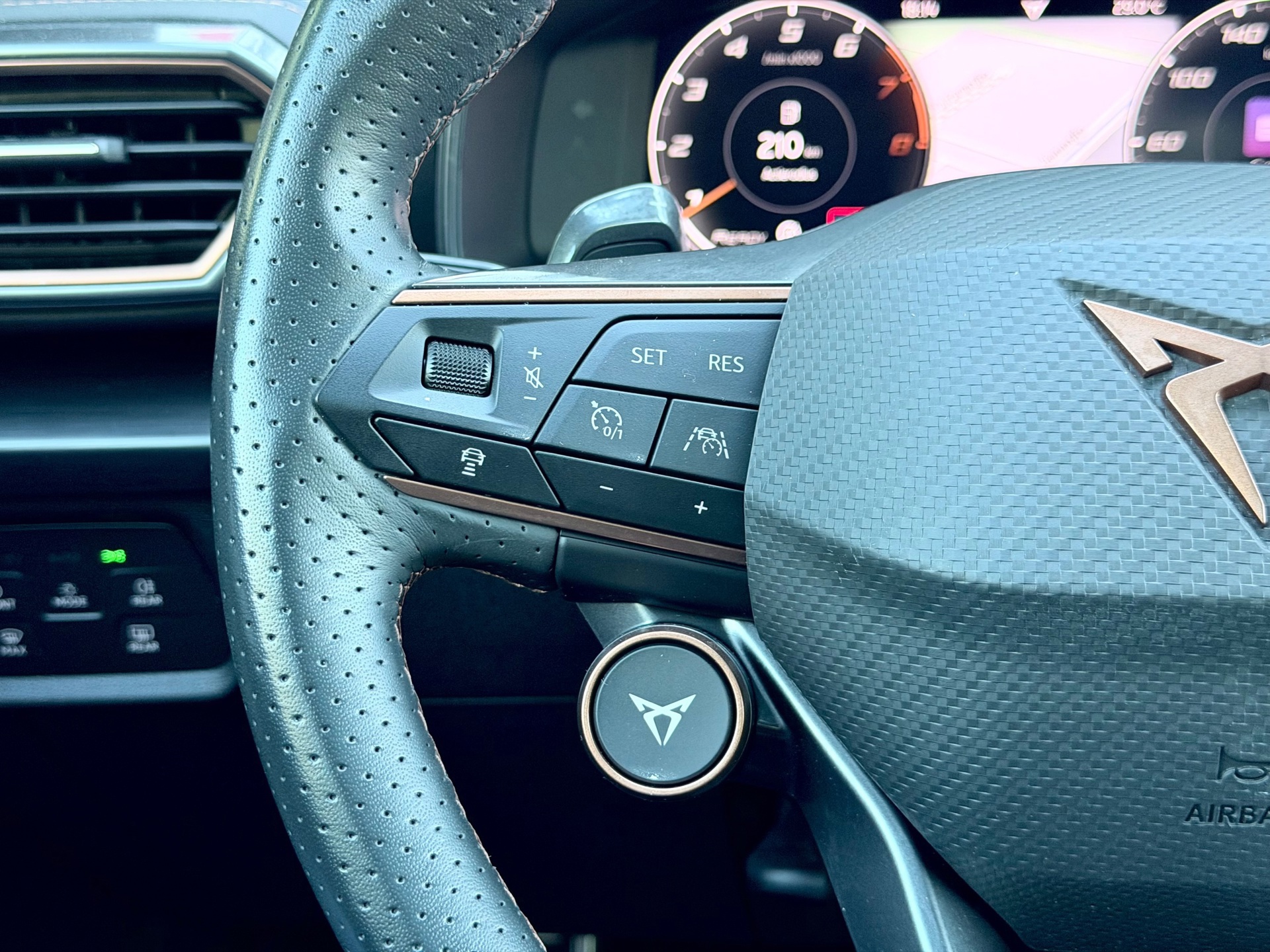 CUPRA FORMENTOR 2.0 TSI 4DRIVE (2022), foto 17