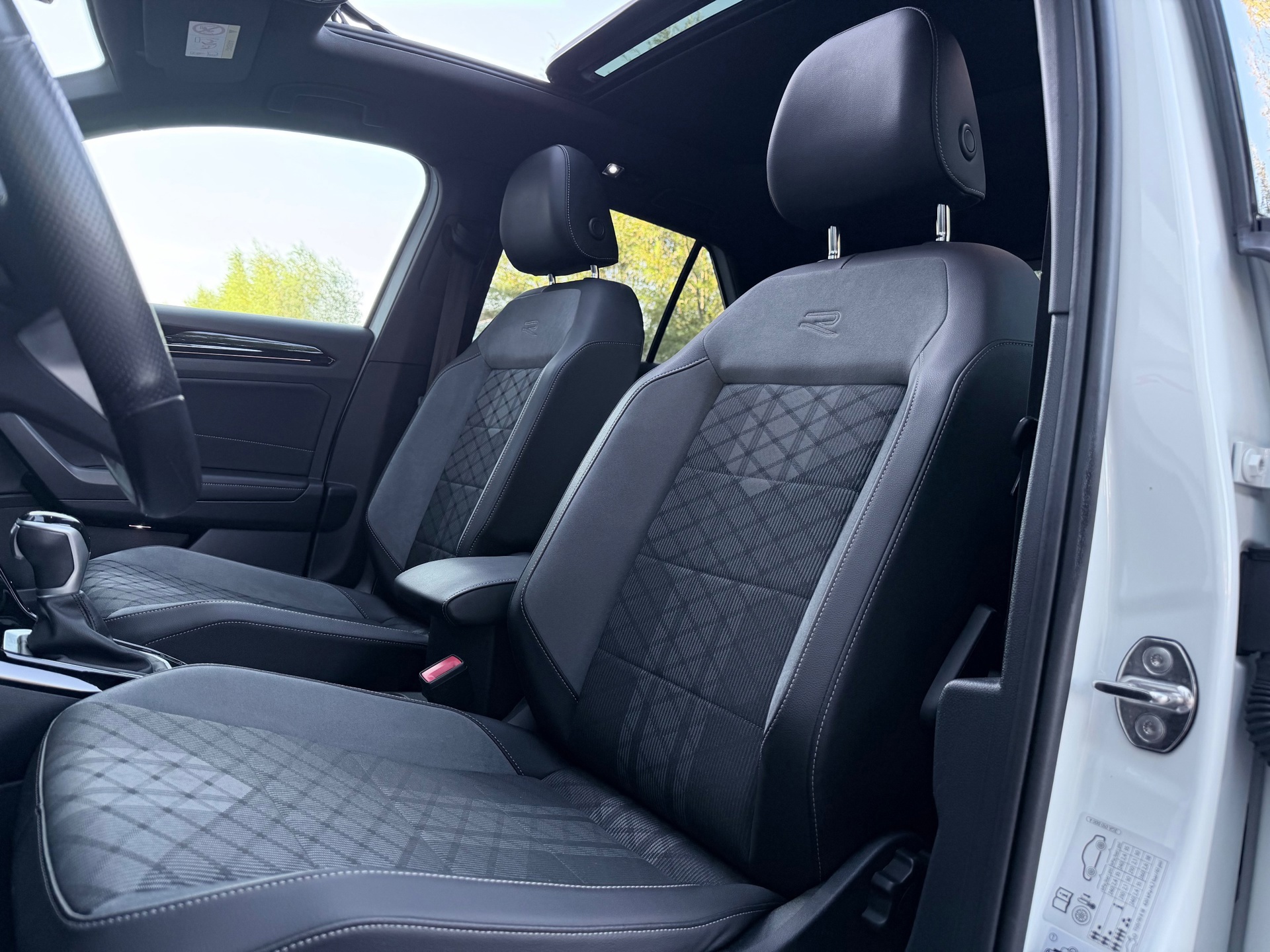 Volkswagen T-ROC 1.5 TSI 3x R-Line (2022), foto 12