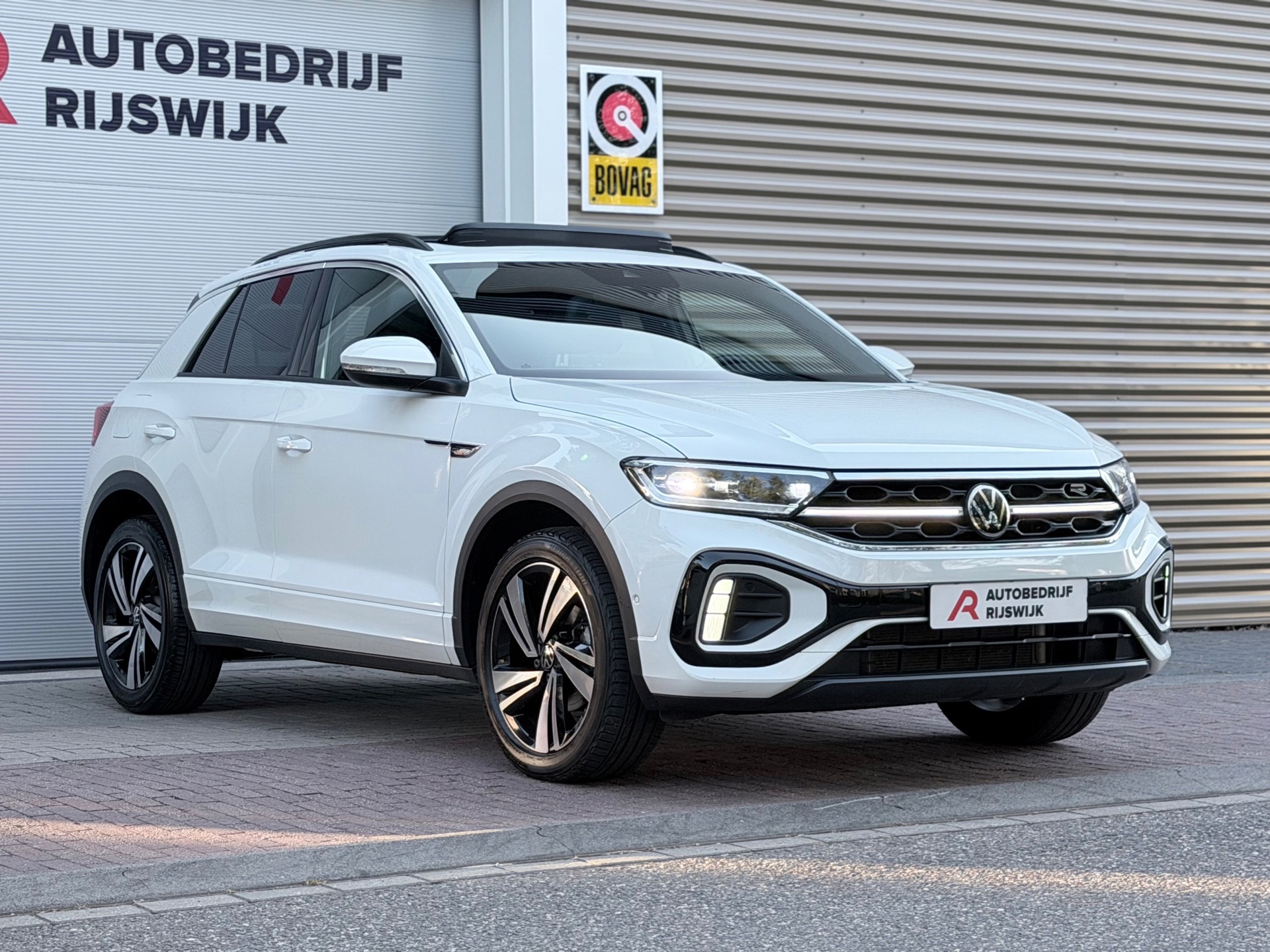 Volkswagen T-ROC 1.5 TSI 3x R-Line (2022), foto 9