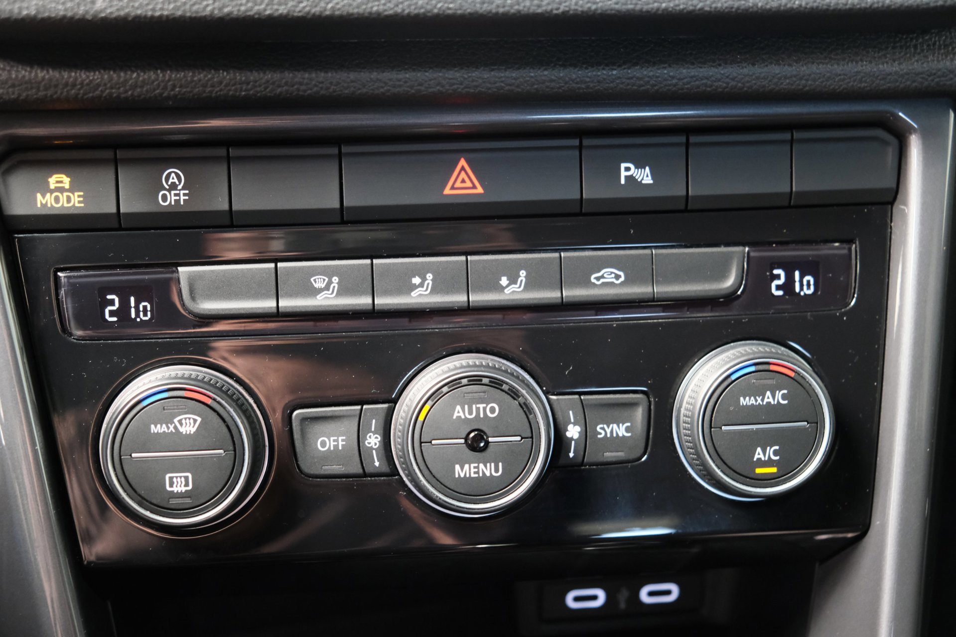 Volkswagen T-Roc 1.5 TSI Sport Business R-Line (2021), foto 22