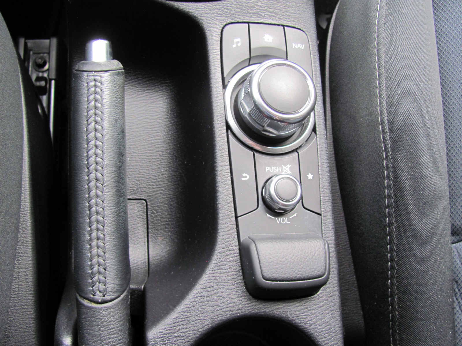 Mazda 2 1.5 Skyactiv-G TS (2016), foto 16
