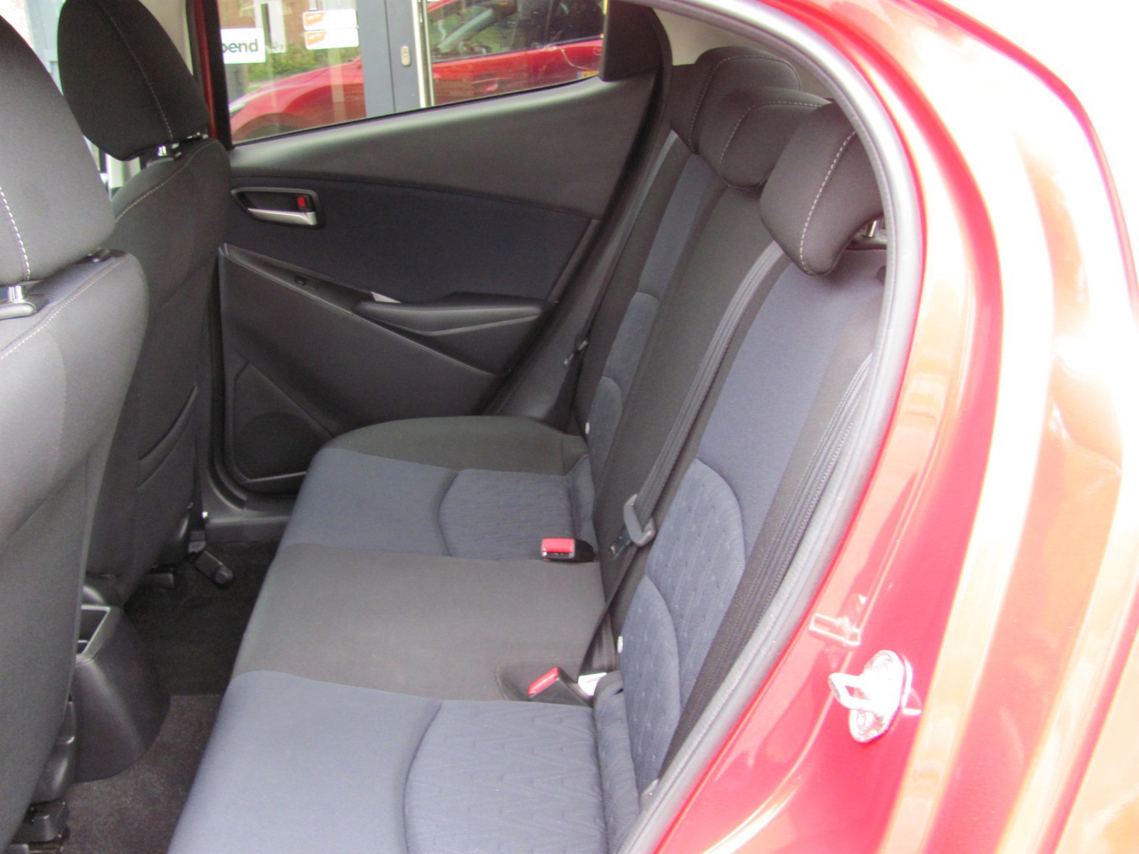 Mazda 2 1.5 Skyactiv-G TS (2016), foto 8