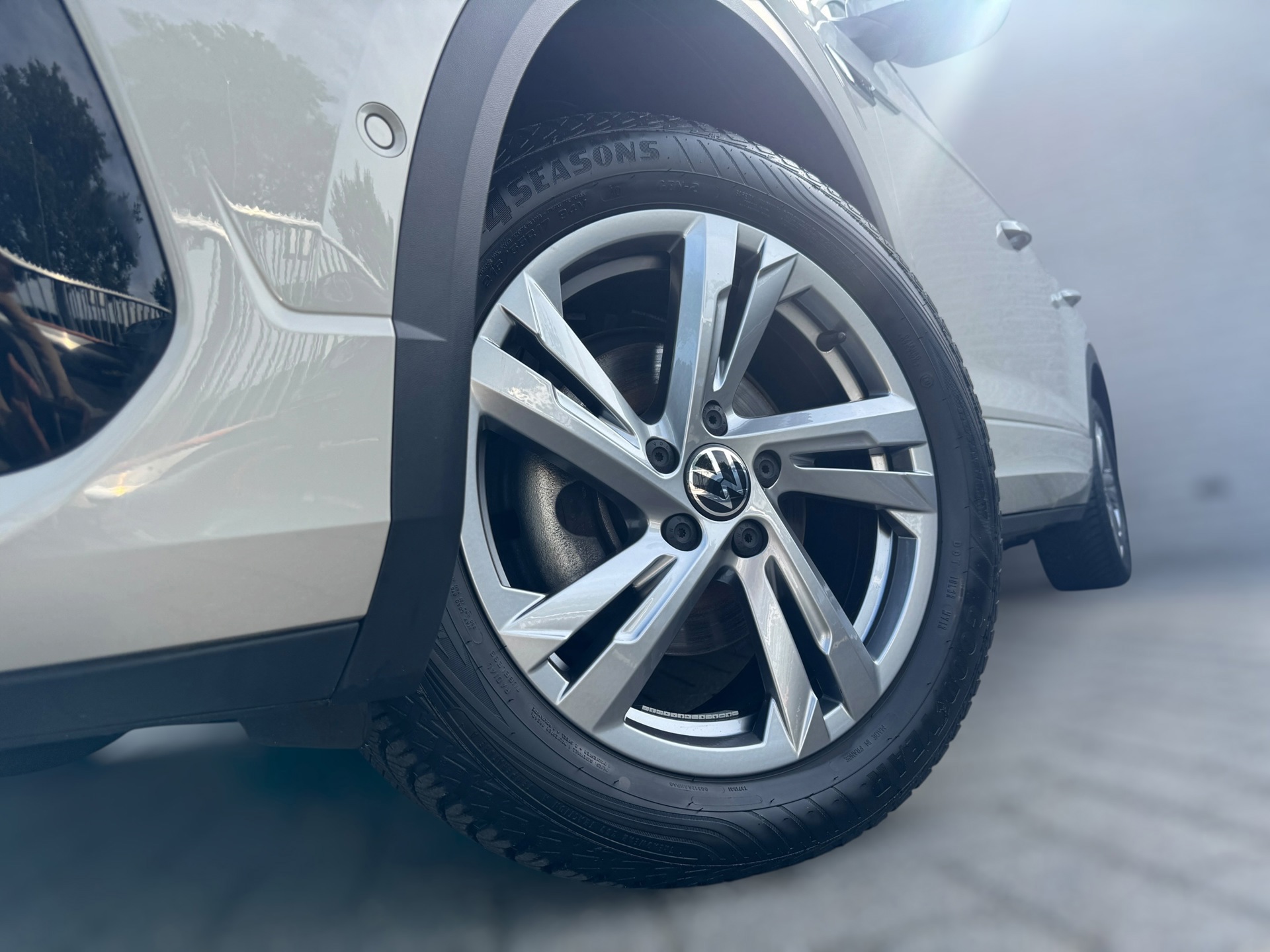 Volkswagen T-Roc 1.0 TSI R-Line Ascot Grey (2024), foto 3