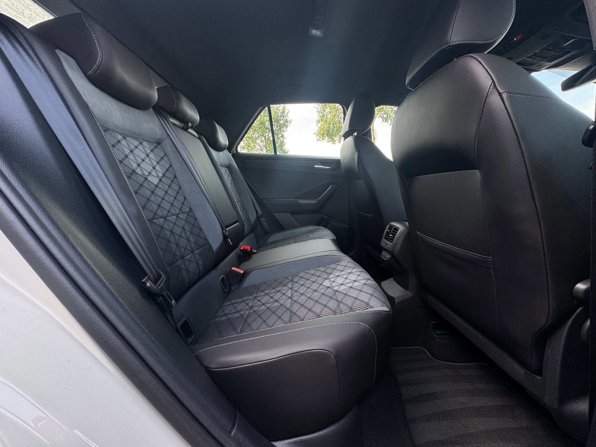 Volkswagen T-Roc 1.0 TSI R-Line Ascot Grey (2024), foto 37