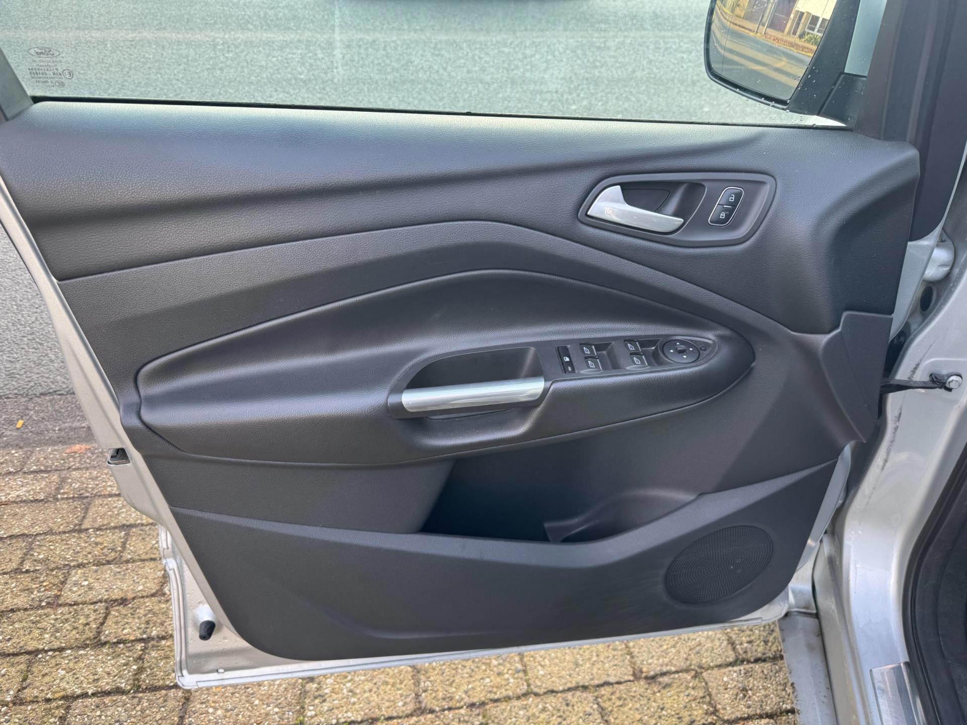 Ford Kuga 1.5 EcoBoost ST Line 113.695 (2017), foto 33