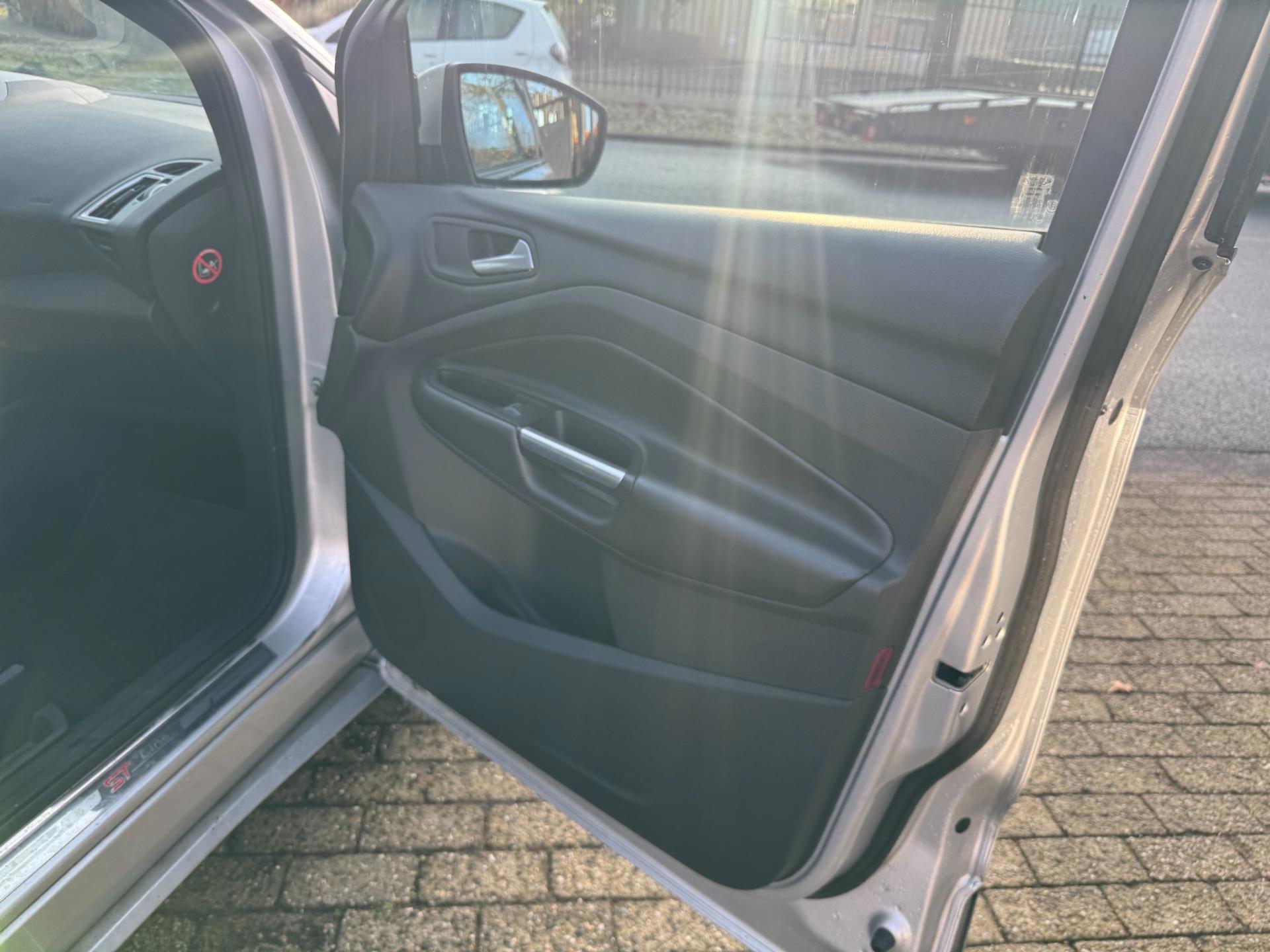 Ford Kuga 1.5 EcoBoost ST Line 113.695 (2017), foto 76