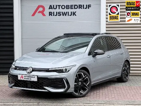 Volkswagen GOLF 1.5 eTSI R-Line (2024)
