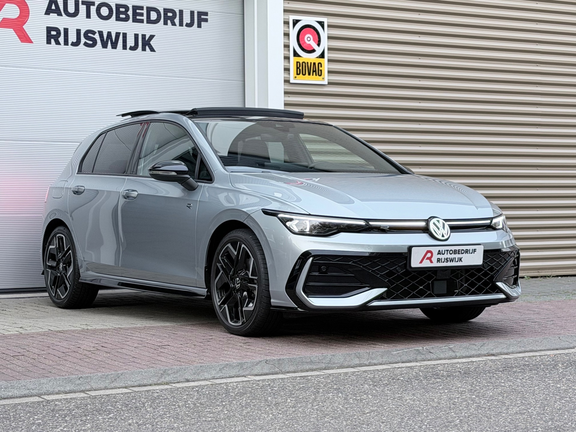 Volkswagen GOLF 1.5 eTSI R-Line (2024), foto 9