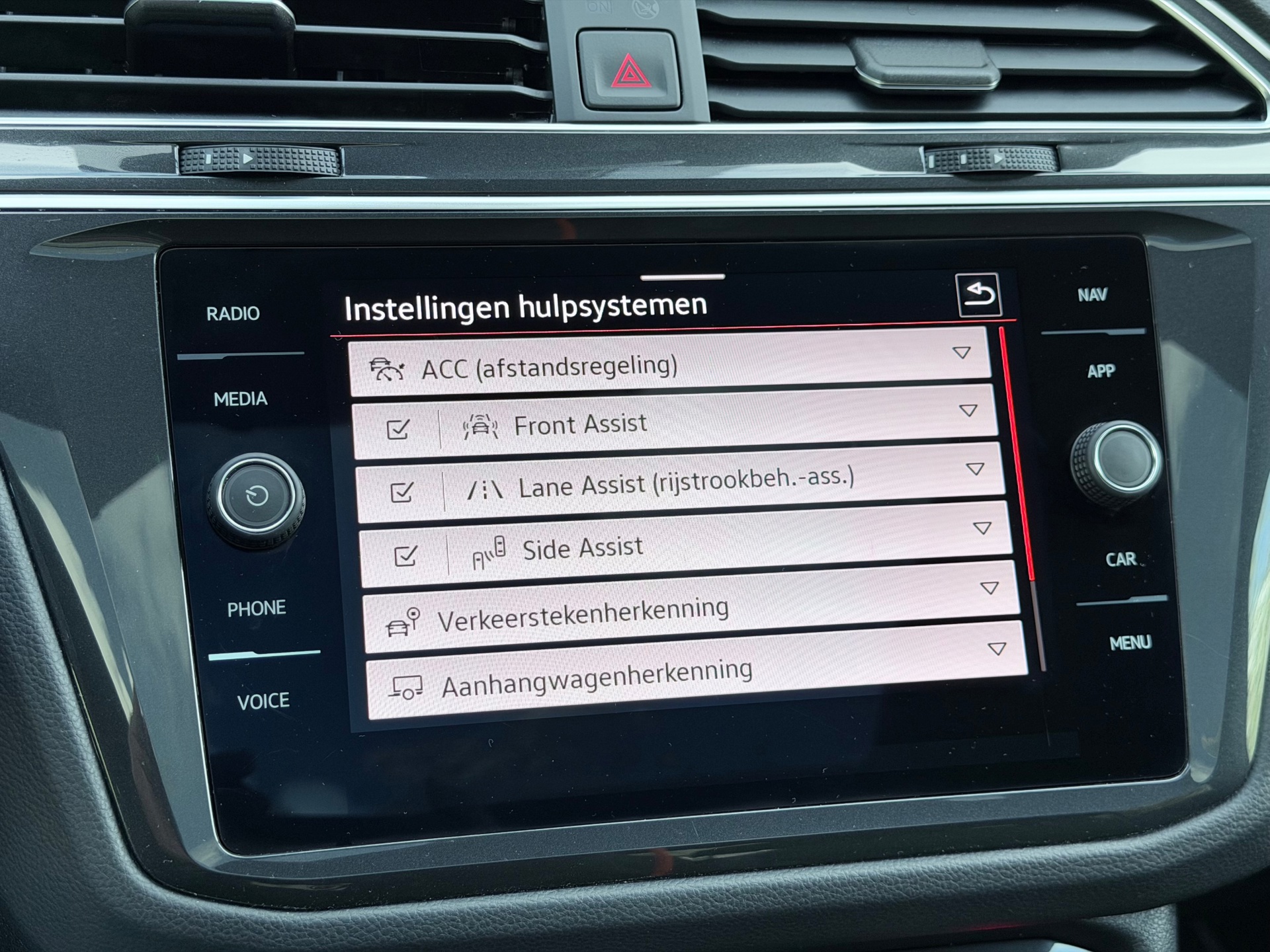 Volkswagen Tiguan 1.5 TSI R-Line (2021), foto 22